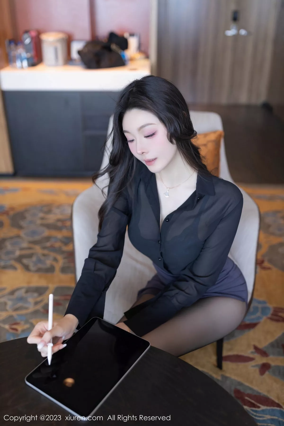 [[XiuRen秀人网]秀人网]No.7542_模特小逗逗性感黑色OL装露蓝灰色蕾丝内衣配超薄黑丝诱惑写真78P