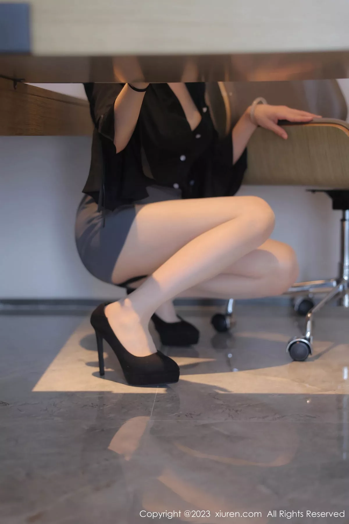 [[XiuRen秀人网]秀人网]No.7549_模特唐宁宁私房性感白色蕾丝内衣配超薄肉丝秀丰腴身姿诱惑写真85P