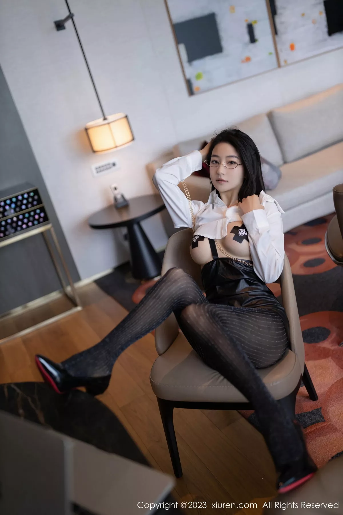 [[XiuRen秀人网]秀人网]No.7547_模特熊小诺性感白T配黑色皮短裙露超薄黑丝秀曼妙身姿诱惑写真78P