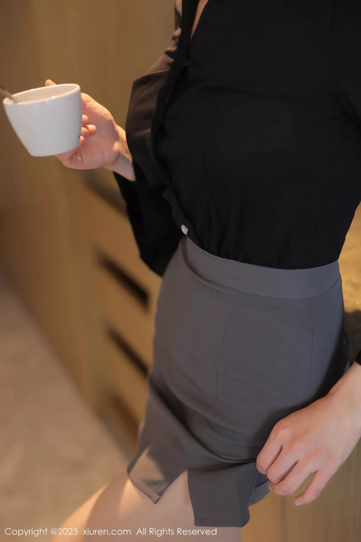 [[XiuRen秀人网]秀人网]No.7549_模特唐宁宁私房性感白色蕾丝内衣配超薄肉丝秀丰腴身姿诱惑写真85P