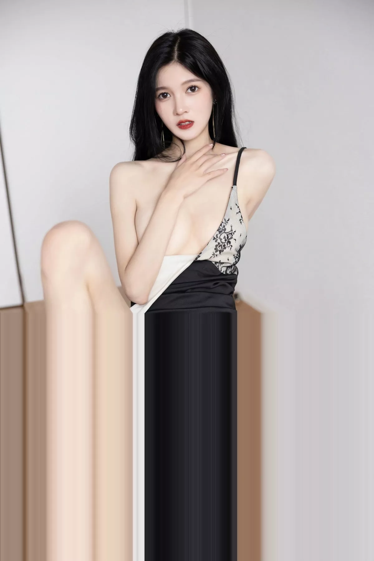 [[XiuRen秀人网]秀人网]No.7556_模特程程程性感黑色露肩连衣长裙露黑色情趣内衣惹火诱惑写真84P