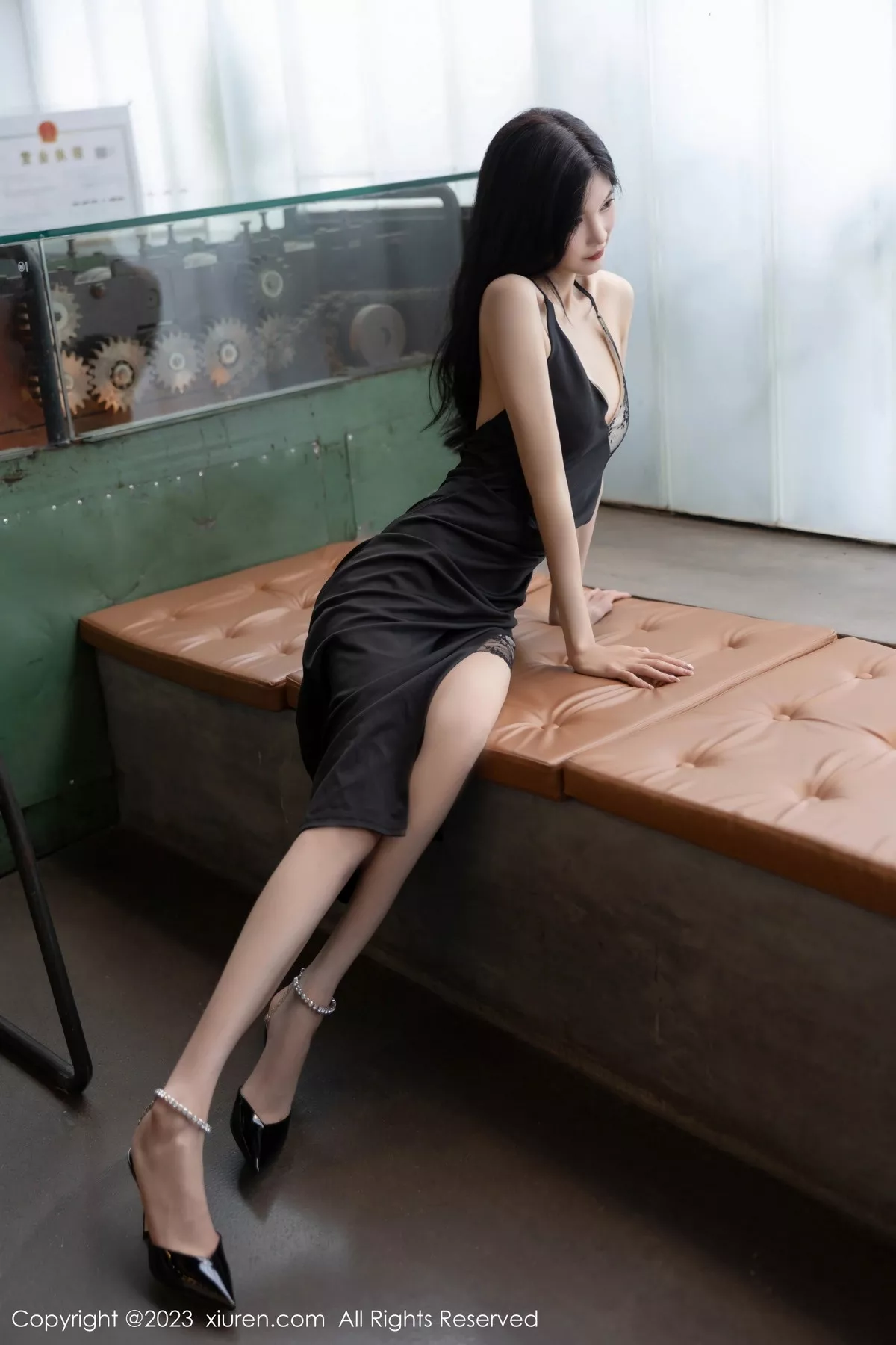 [[XiuRen秀人网]秀人网]No.7556_模特程程程性感黑色露肩连衣长裙露黑色情趣内衣惹火诱惑写真84P