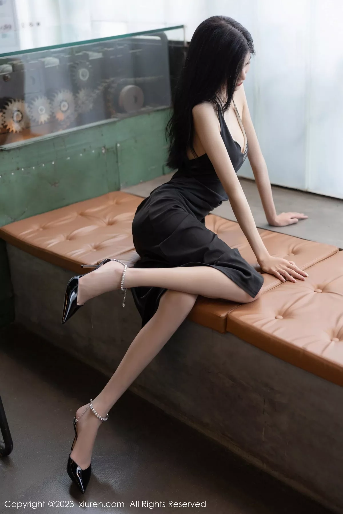 [[XiuRen秀人网]秀人网]No.7556_模特程程程性感黑色露肩连衣长裙露黑色情趣内衣惹火诱惑写真84P