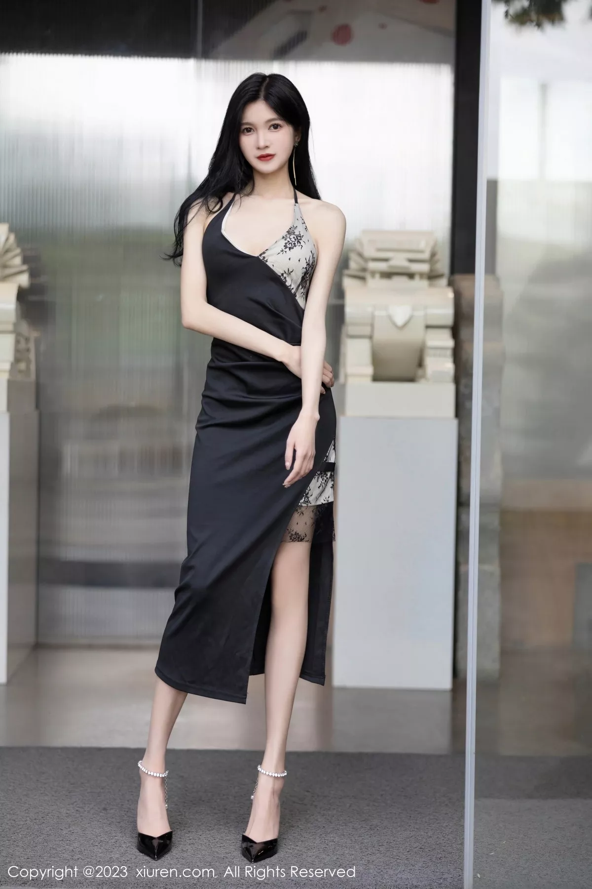 [[XiuRen秀人网]秀人网]No.7556_模特程程程性感黑色露肩连衣长裙露黑色情趣内衣惹火诱惑写真84P