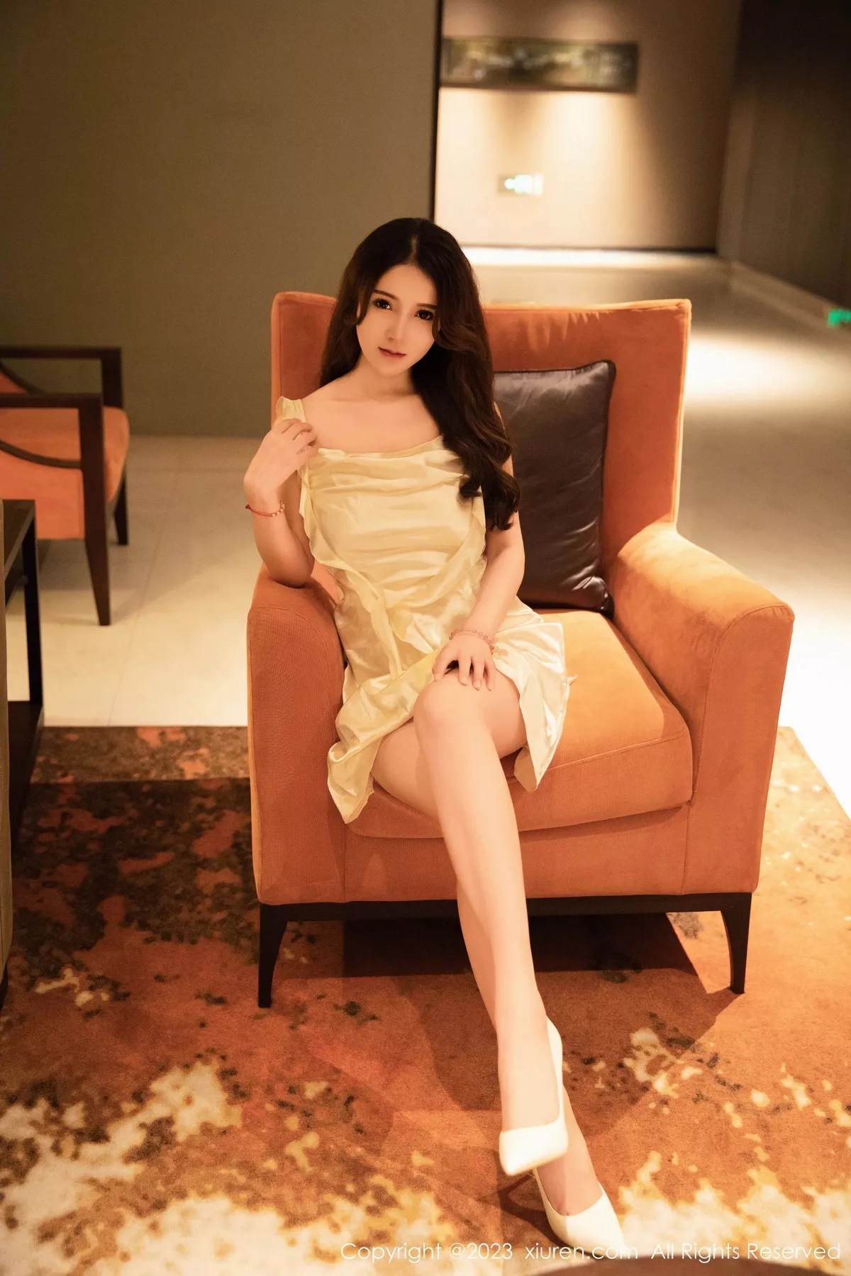 [[XiuRen秀人网]秀人网]No.7558_模特林煊煊脱性感白色连衣短裙露白色内衣秀完美身材诱惑写真70P