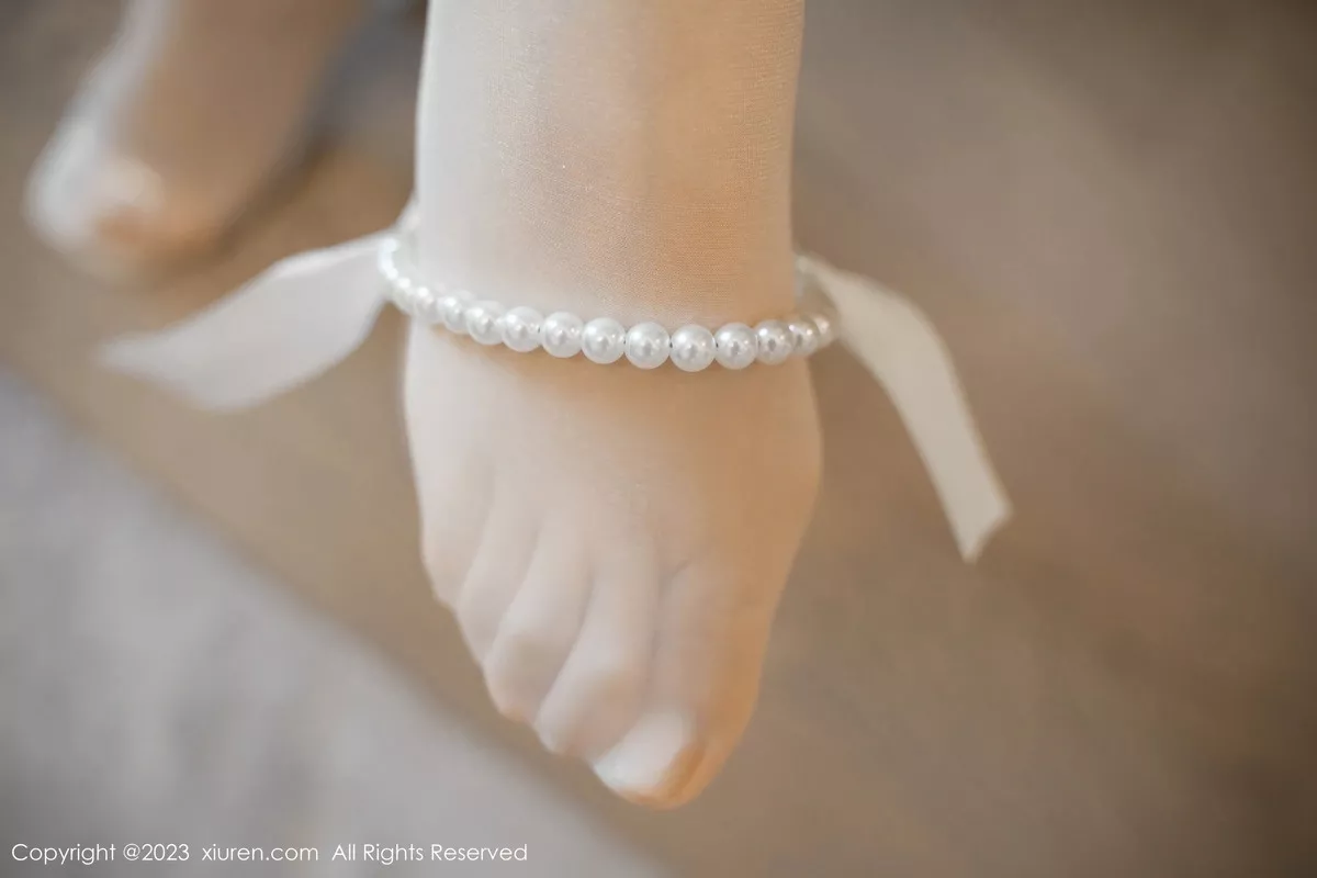 [[XiuRen秀人网]秀人网]No.7559_模特雪糕CiCi性感白色旗袍露墨绿内衣配开档肉丝惹火诱惑写真76P