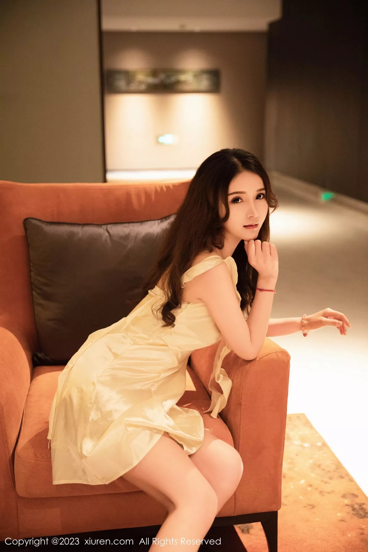 [[XiuRen秀人网]秀人网]No.7558_模特林煊煊脱性感白色连衣短裙露白色内衣秀完美身材诱惑写真70P