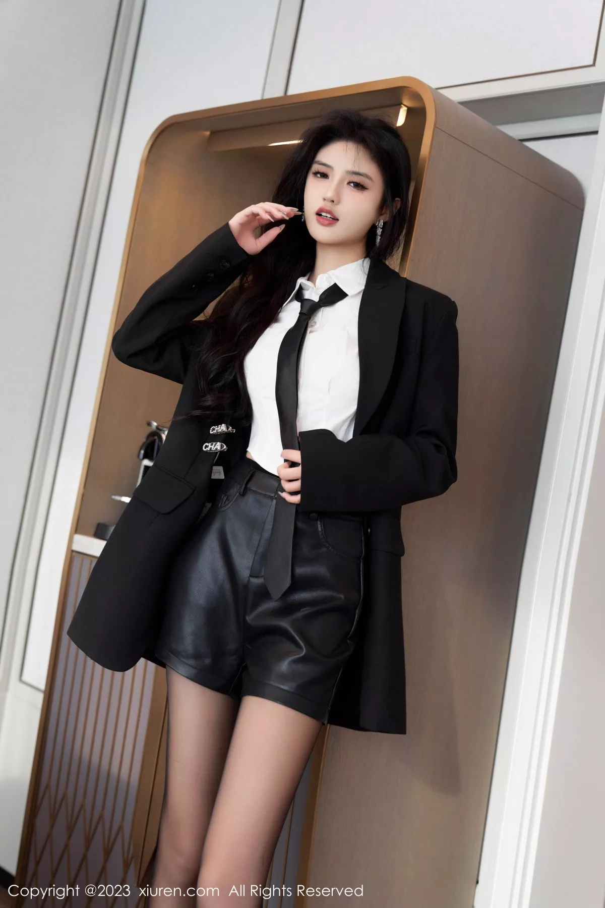 [[XiuRen秀人网]秀人网]No.7560_模特浅浅Danny性感白T配黑短裙露黑色内衣配超薄肉丝诱惑写真98P