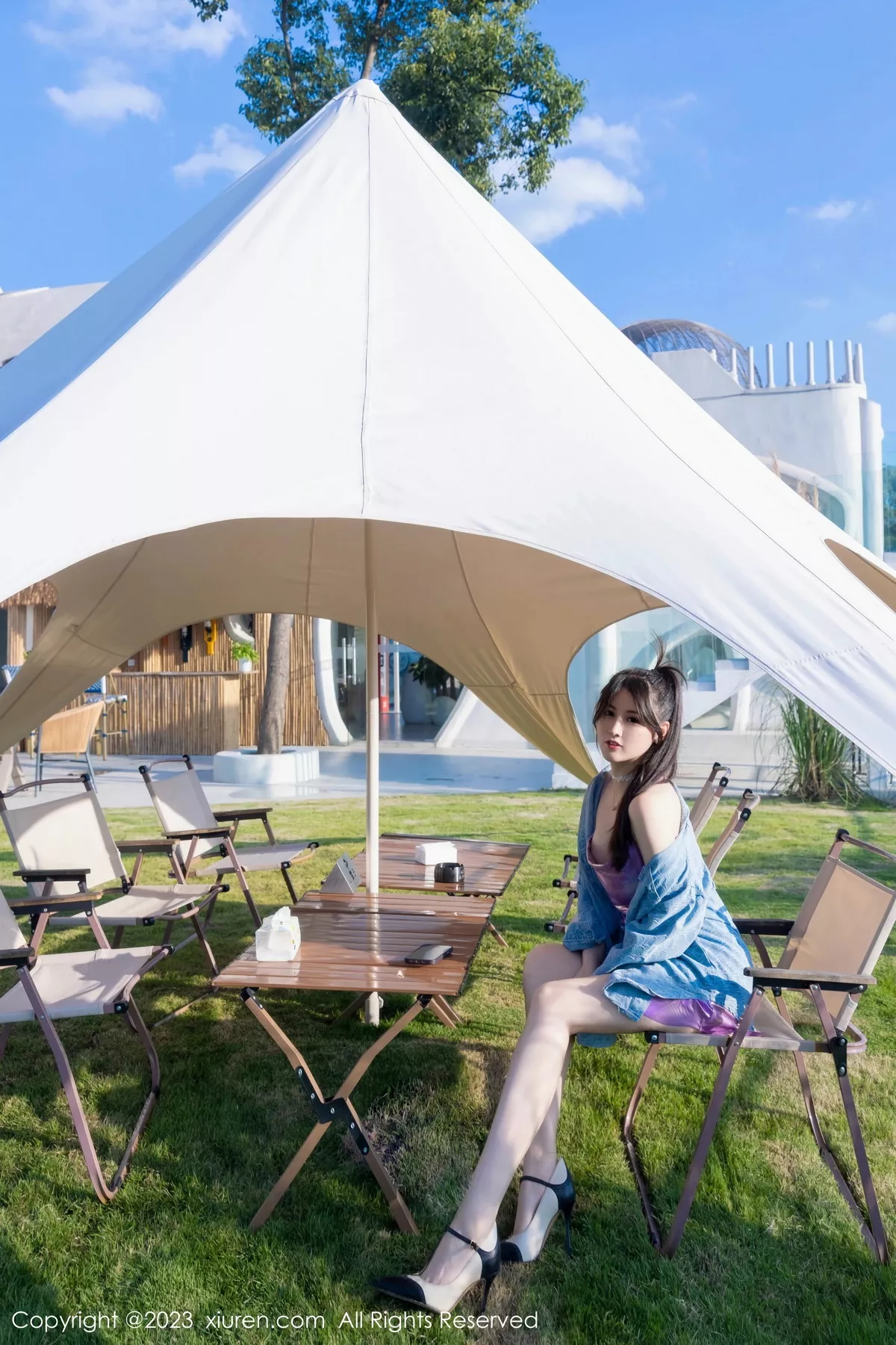 [[XiuRen秀人网]秀人网]No.7565_模特诗诗kiki性感紫色吊带短裙+蓝灰死库水秀惹火身材诱惑写真80P