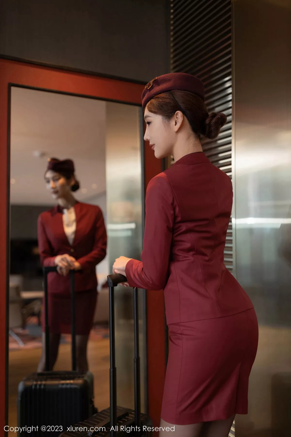 [[XiuRen秀人网]秀人网]No.7569_模特陆萱萱脱空姐制服露性感黑色蕾丝内衣配超薄黑丝诱惑写真80P