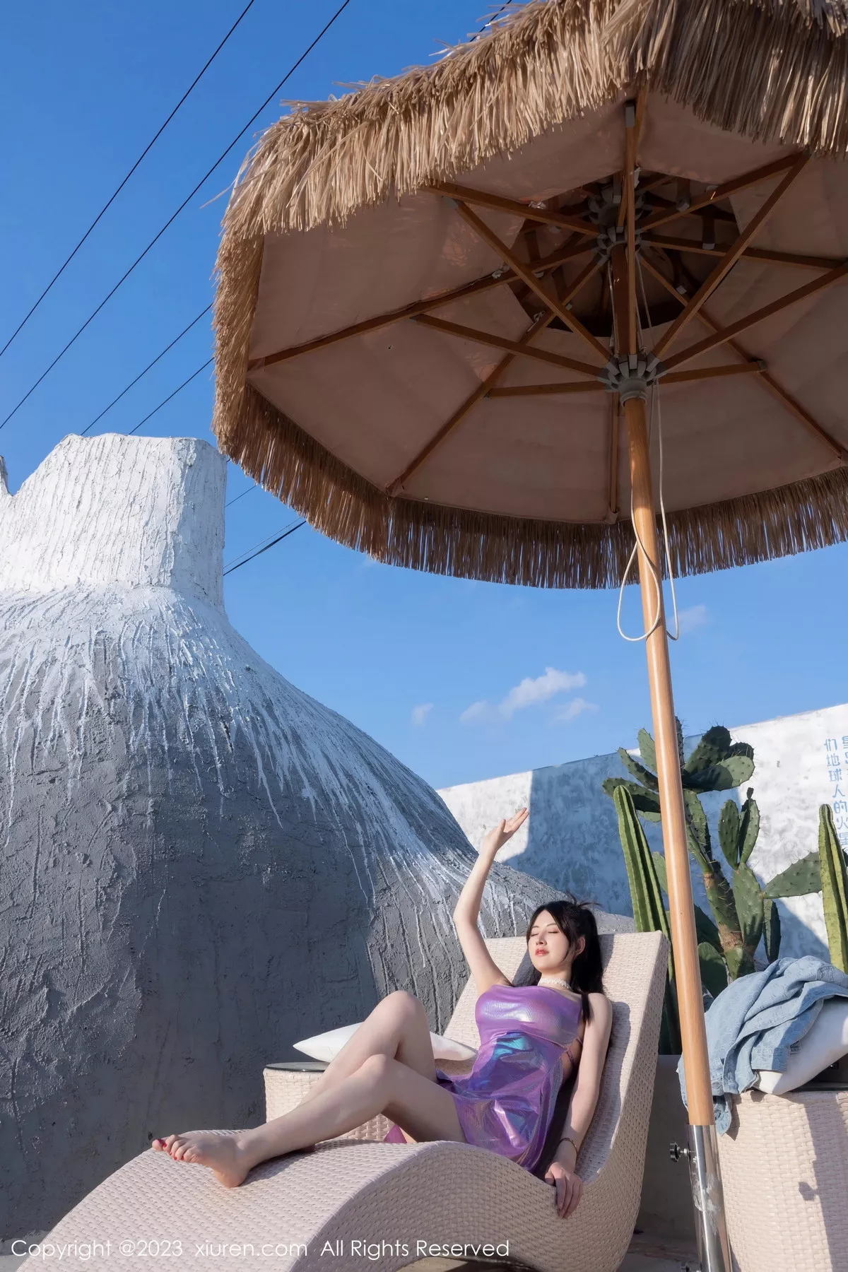 [[XiuRen秀人网]秀人网]No.7565_模特诗诗kiki性感紫色吊带短裙+蓝灰死库水秀惹火身材诱惑写真80P