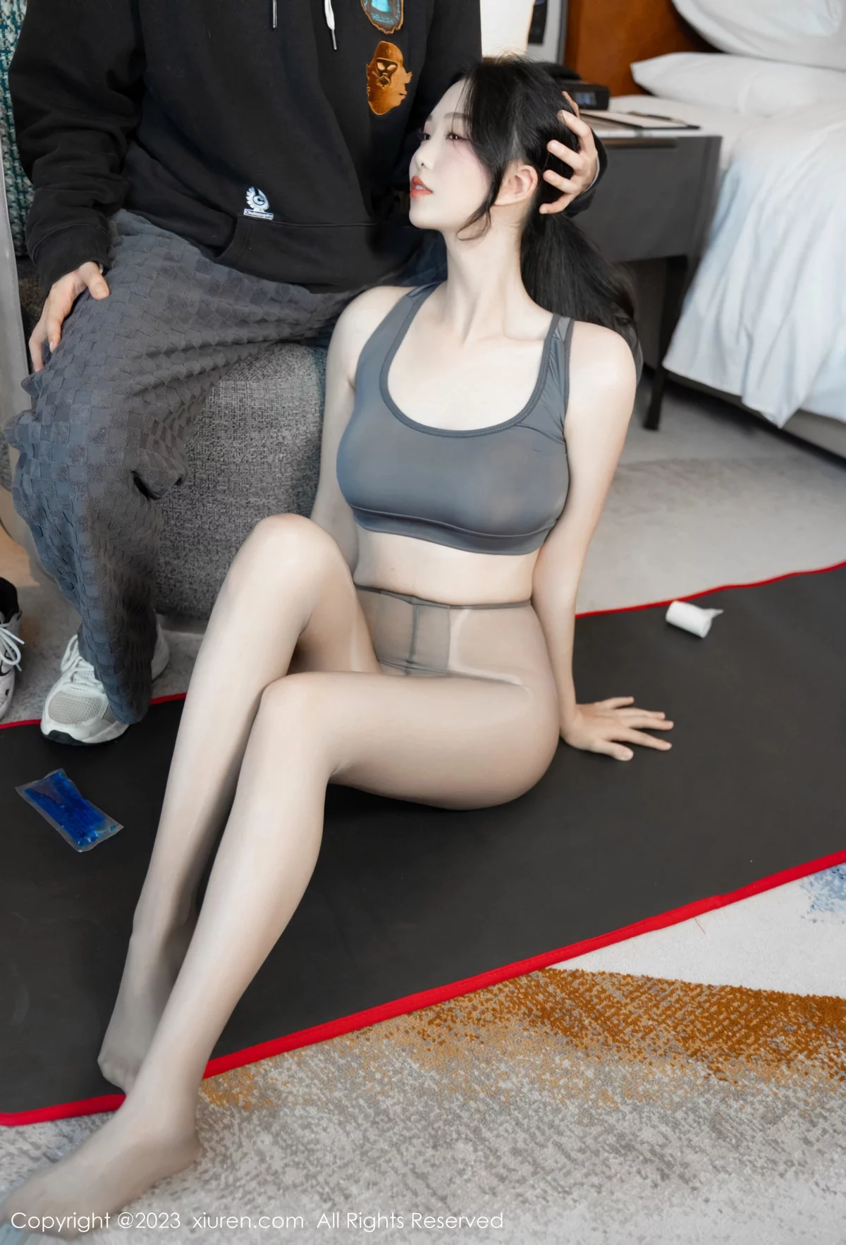 [[XiuRen秀人网]秀人网]No.7882_模特利世性感灰色瑜伽服饰配超薄无内灰丝秀曼妙身姿诱惑写真80P