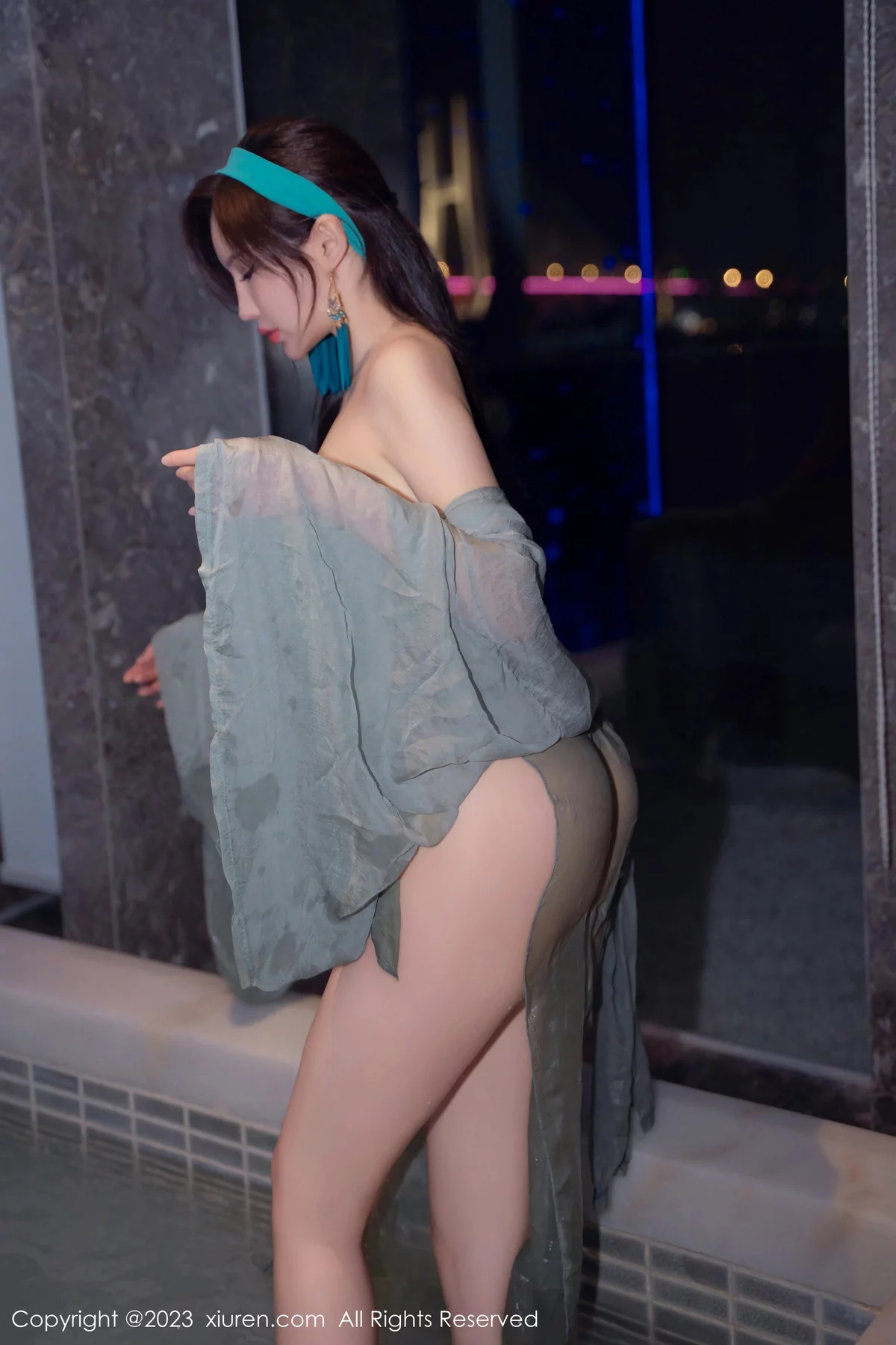 [[XiuRen秀人网]秀人网]No.7886_女神Carol周妍希温泉主题性感墨绿服饰秀丰满身材迷人诱惑写真58P