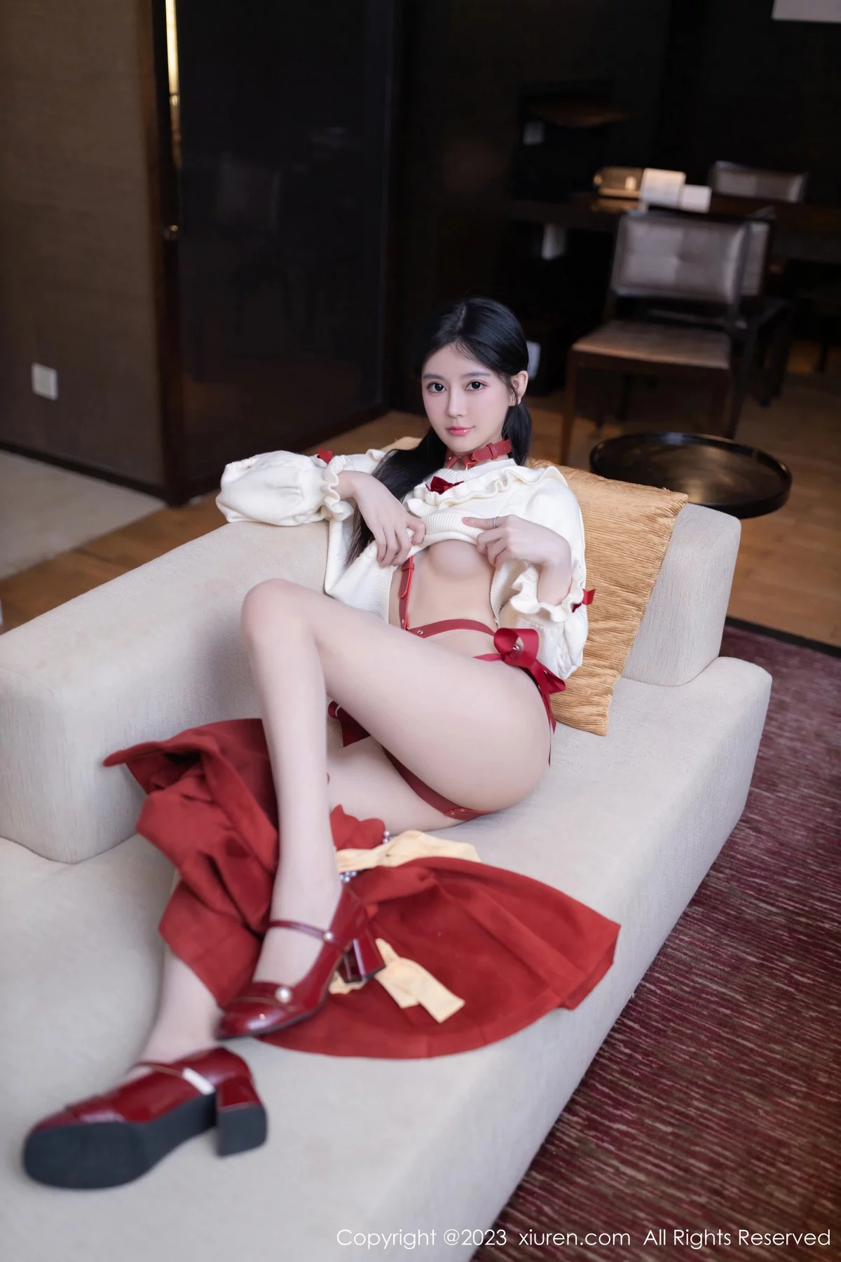 [[XiuRen秀人网]秀人网]No.7890_模特幼幼红色裙子露性感红色情趣饰品秀火辣身材极致诱惑写真80P