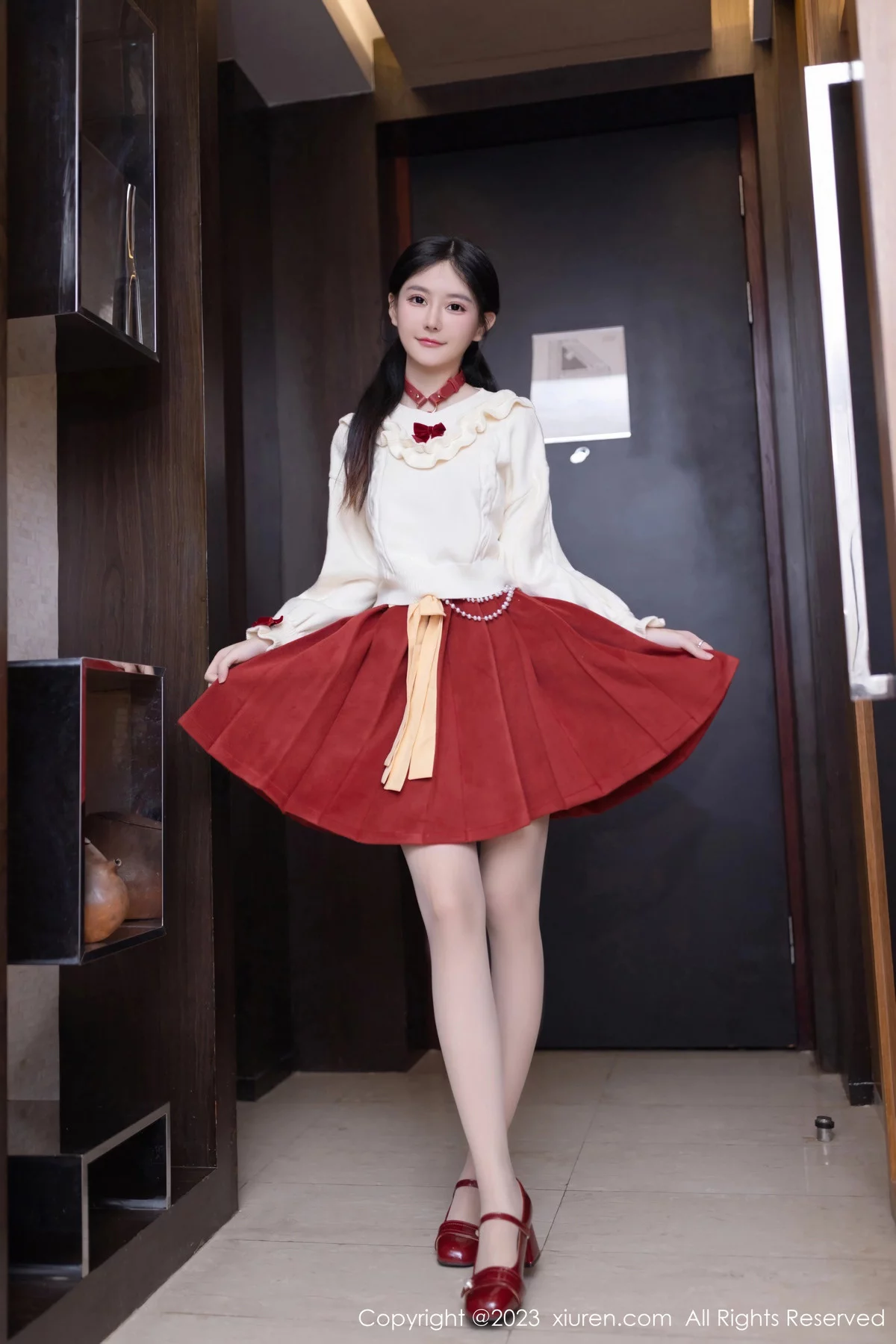 [[XiuRen秀人网]秀人网]No.7890_模特幼幼红色裙子露性感红色情趣饰品秀火辣身材极致诱惑写真80P