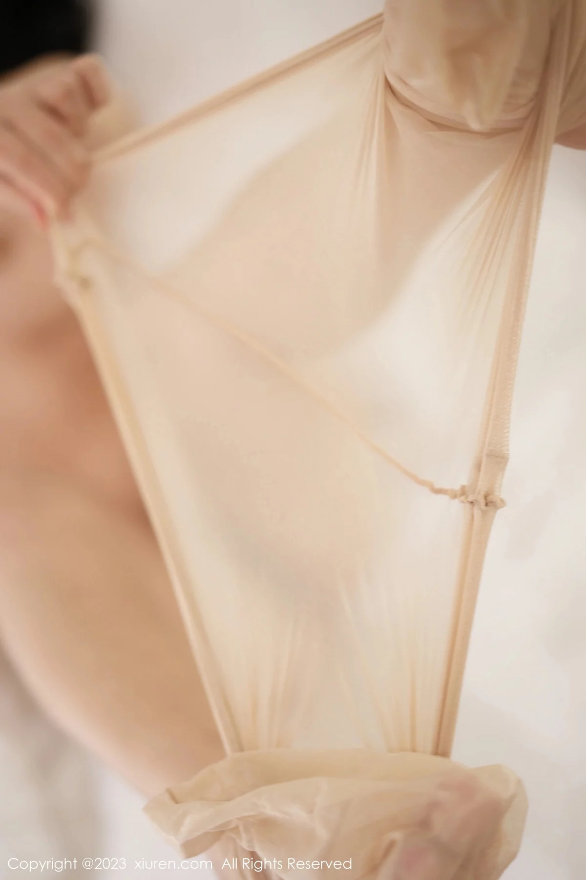 [[XiuRen秀人网]秀人网]No.7892_模特豆瓣酱海滩场景性感黑色比基尼服秀丰满身材迷人诱惑写真87P