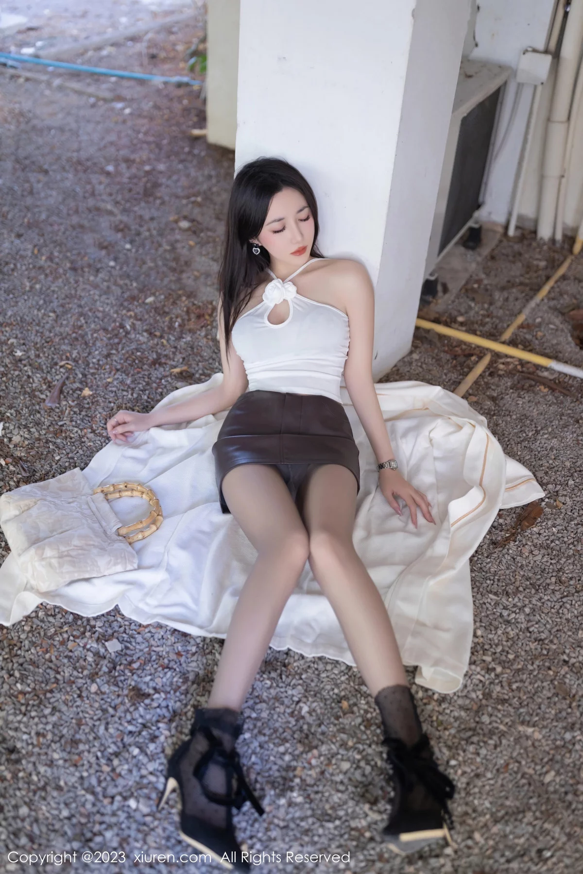 [[XiuRen秀人网]秀人网]No.7888_模特鱼子酱Fish尾随主题情趣捆绑性感内衣秀曼妙身姿诱惑写真83P