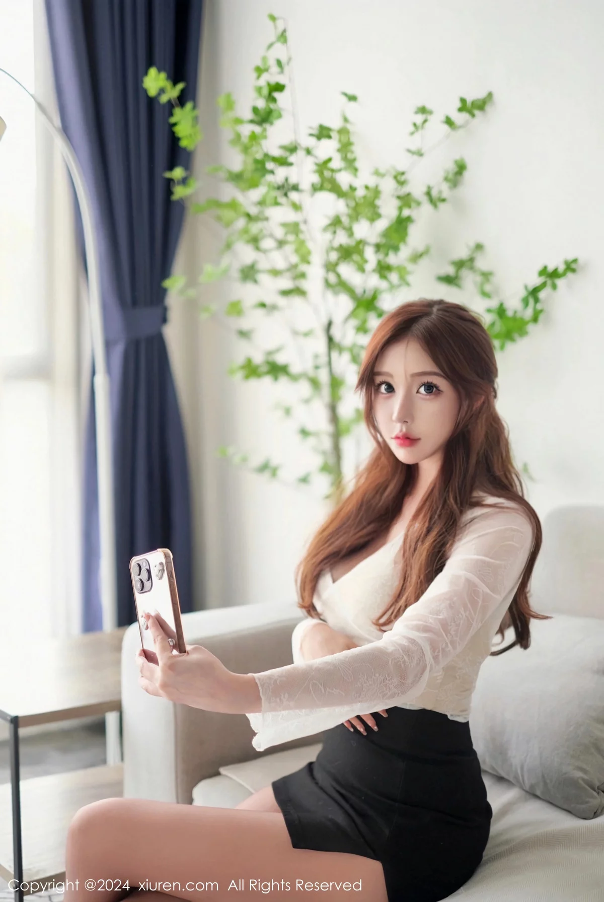 [[XiuRen秀人网]秀人网]No.7895_丽质美人LindaLinda白上衣配短裙露粉色内衣秀丰满身材诱惑写真39P