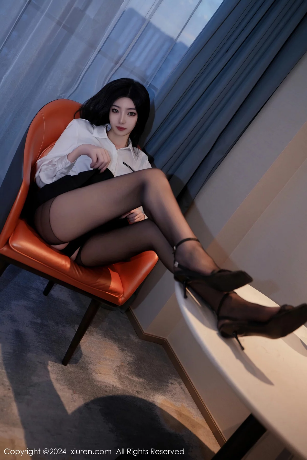 [[XiuRen秀人网]秀人网]No.7894_模特安琪Yee性感白上衣配黑短裙露黑色内衣秀惹火身材诱惑写真77P