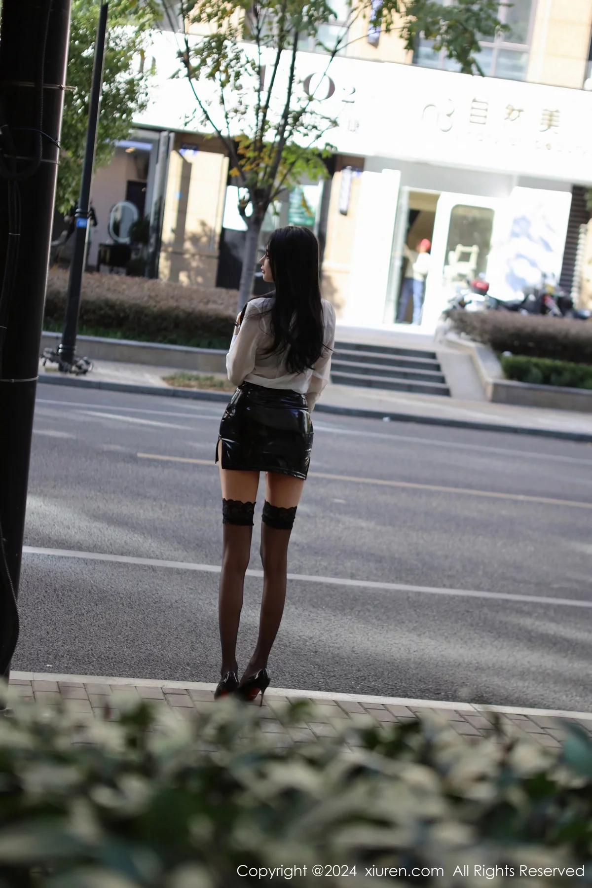 [[XiuRen秀人网]秀人网]No.7896_模特草莓mm性感黑色轻透情趣内衣配黑丝袜秀曼妙身姿诱惑写真79P