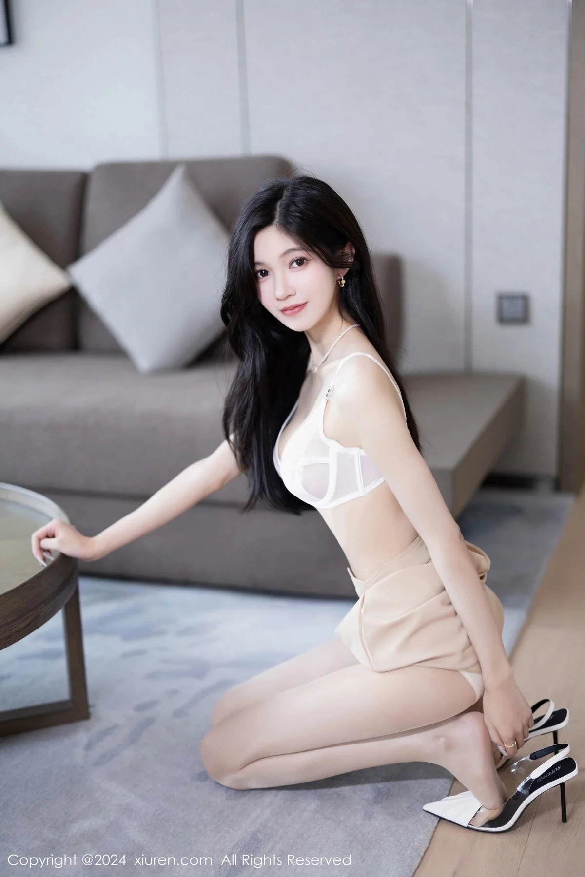 [[XiuRen秀人网]秀人网]No.7906_模特程程程白上衣配杏色短裙露性感白色内衣秀苗条身材迷人写真82P