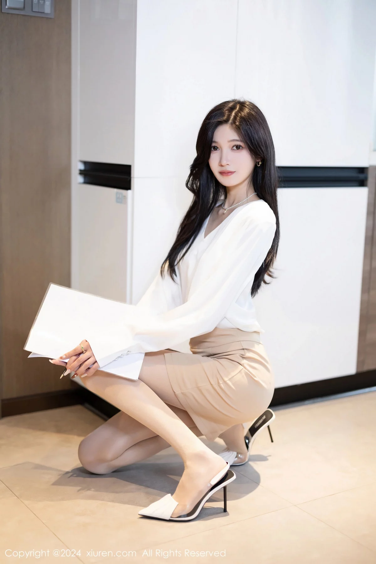 [[XiuRen秀人网]秀人网]No.7906_模特程程程白上衣配杏色短裙露性感白色内衣秀苗条身材迷人写真82P