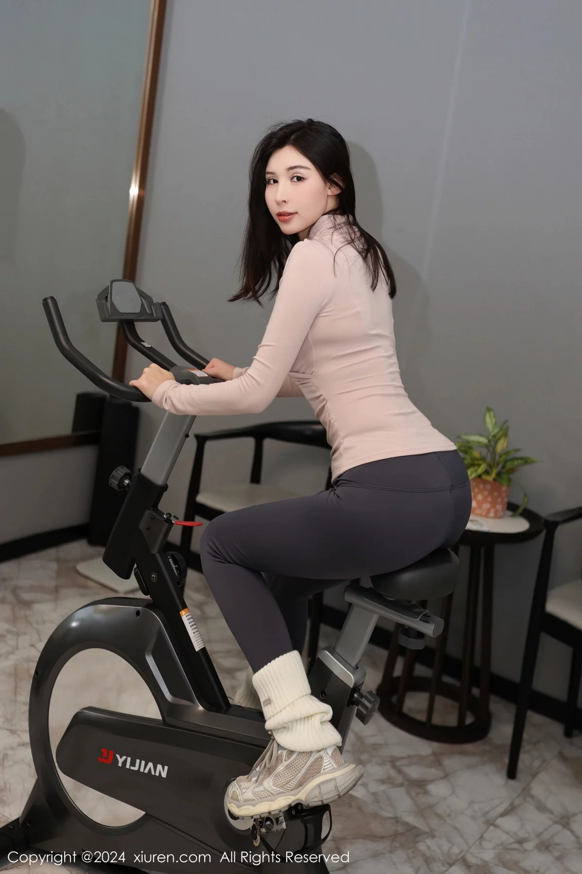 [[XiuRen秀人网]秀人网]No.7909_模特曼柔性感运动服饰露粉色轻透蕾丝内衣秀曼妙身姿诱惑写真84P