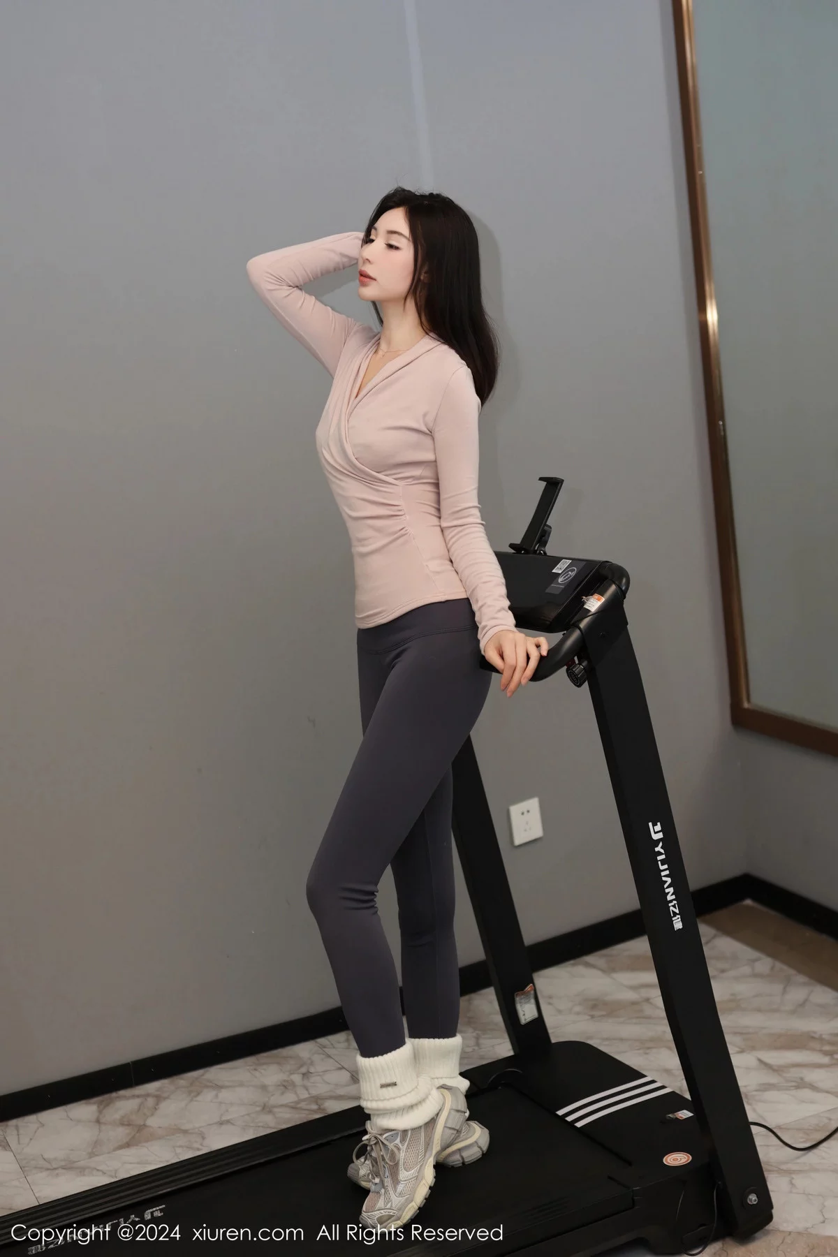 [[XiuRen秀人网]秀人网]No.7909_模特曼柔性感运动服饰露粉色轻透蕾丝内衣秀曼妙身姿诱惑写真84P