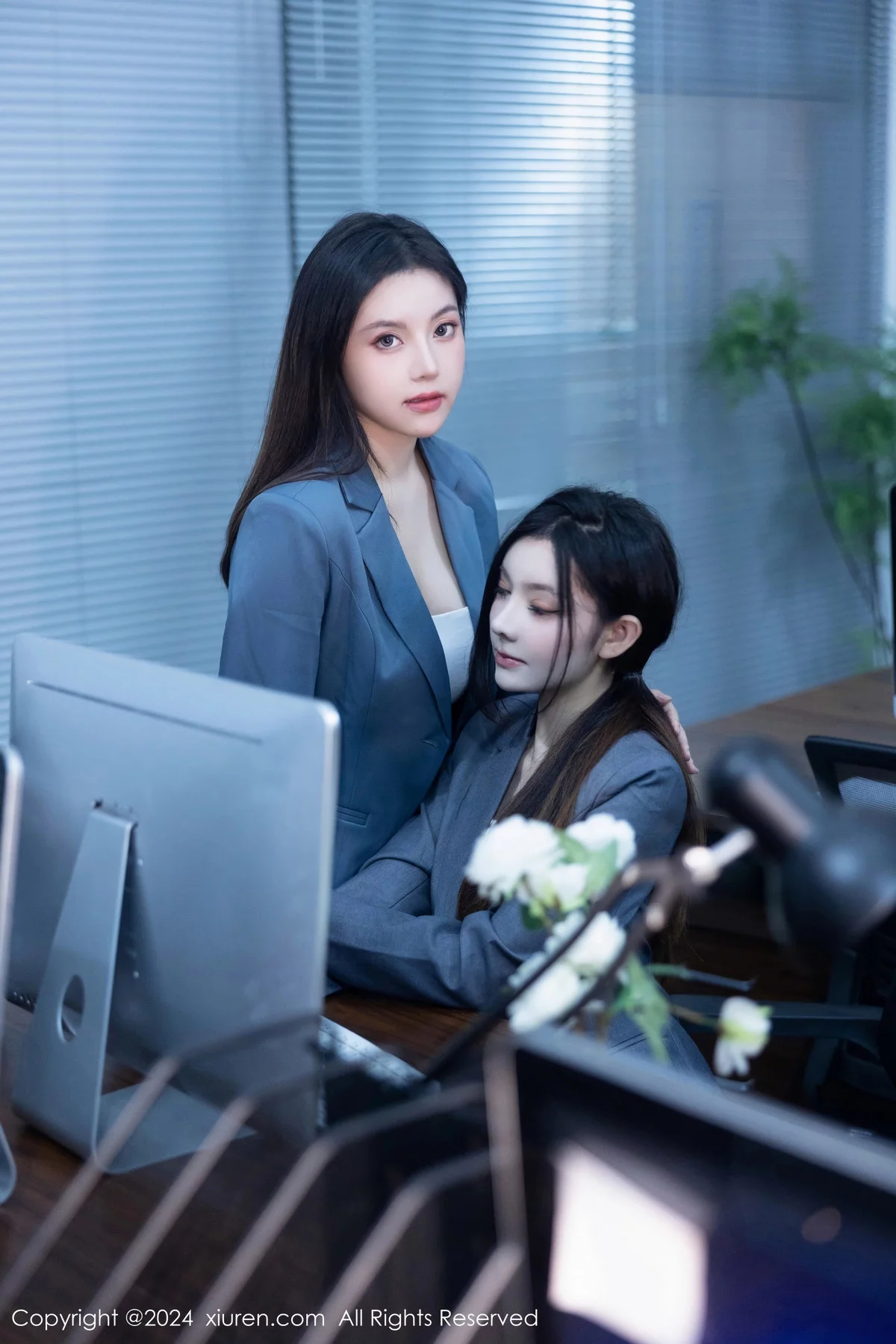 [[XiuRen秀人网]秀人网]No.7923_模特合集公司场景豆瓣酱性感OL装扮配超薄黑丝完美诱惑写真104P