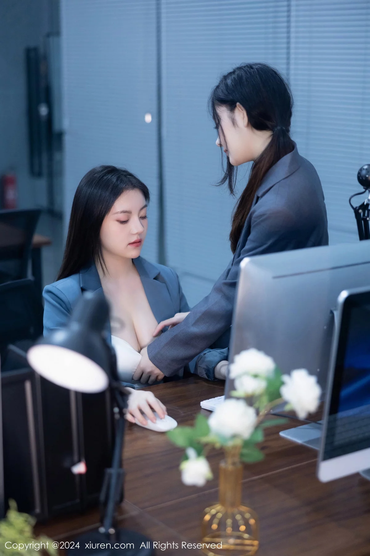 [[XiuRen秀人网]秀人网]No.7923_模特合集公司场景豆瓣酱性感OL装扮配超薄黑丝完美诱惑写真104P