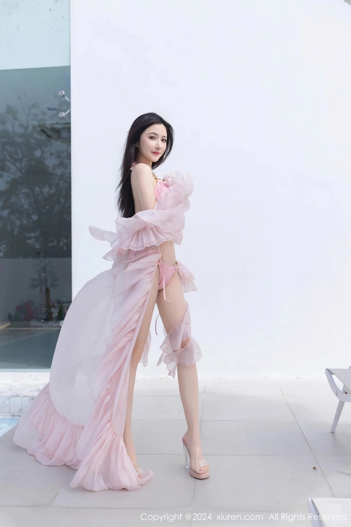 [[XiuRen秀人网]秀人网]No.7920_模特鱼子酱Fish泳池边性感粉色比基尼服饰秀曼妙身姿诱惑写真81P