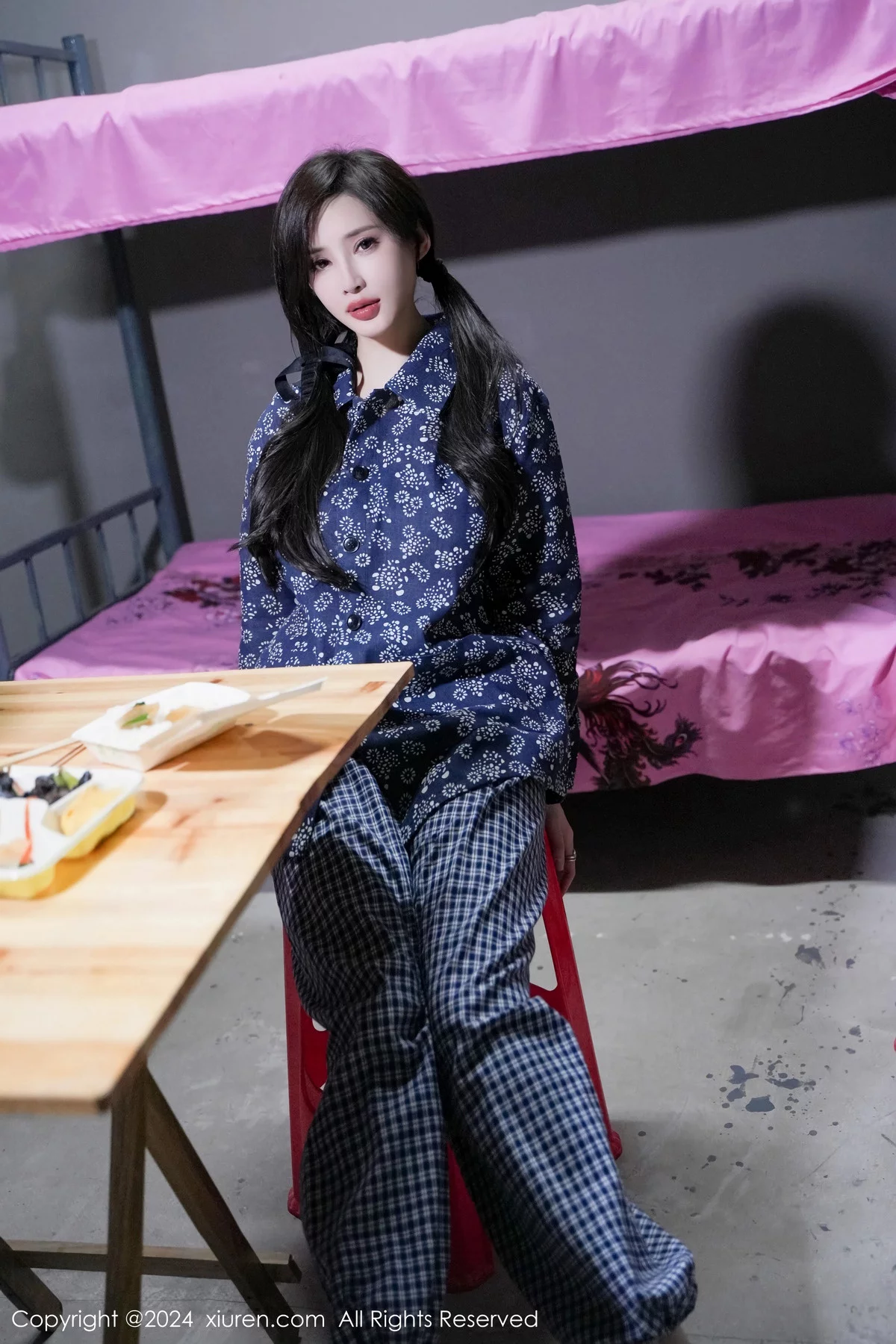 [[XiuRen秀人网]秀人网]No.7915_女神Carol周妍希宿舍拍摄私房床上超薄肉丝秀翘臀美腿诱惑写真86P