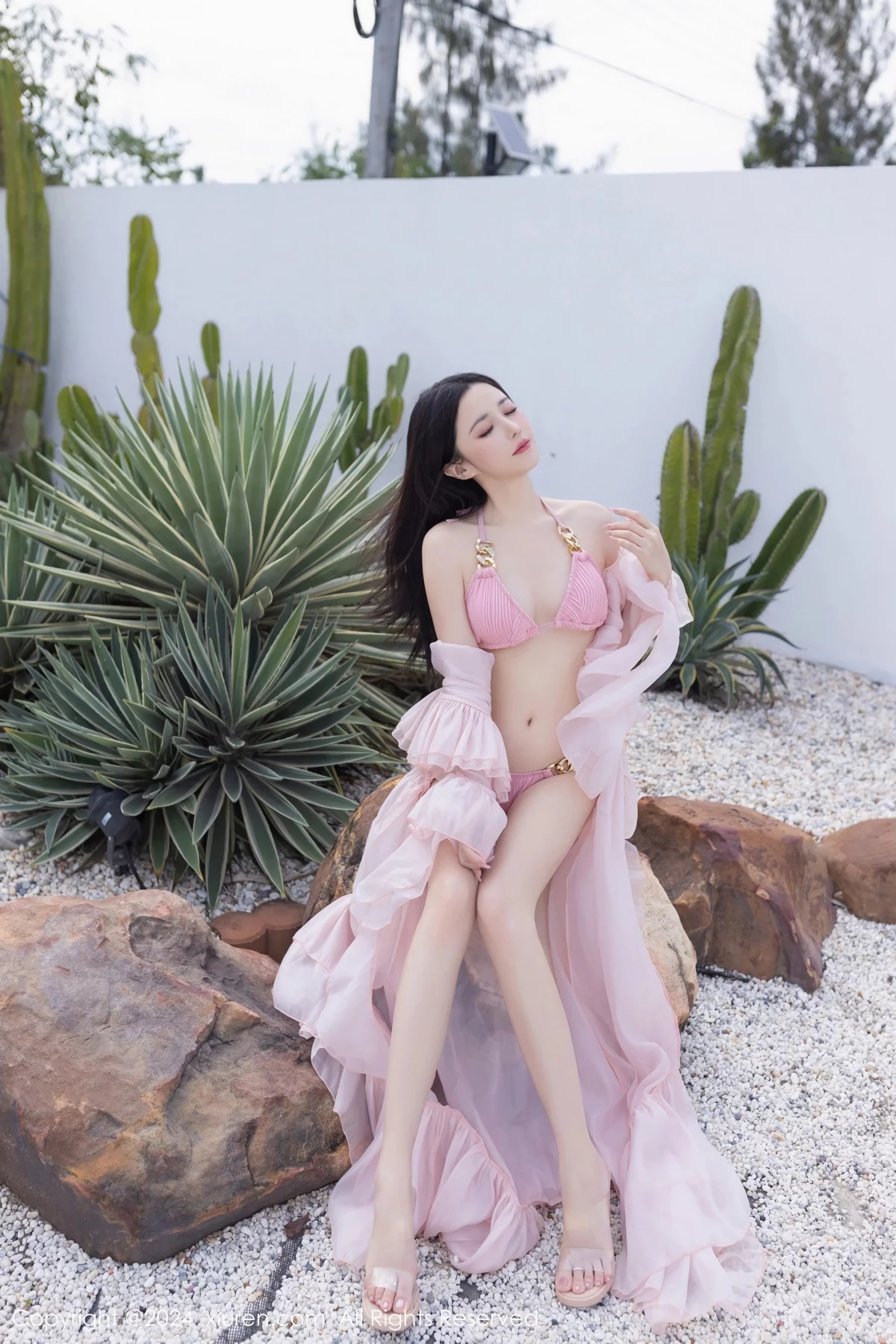 [[XiuRen秀人网]秀人网]No.7920_模特鱼子酱Fish泳池边性感粉色比基尼服饰秀曼妙身姿诱惑写真81P