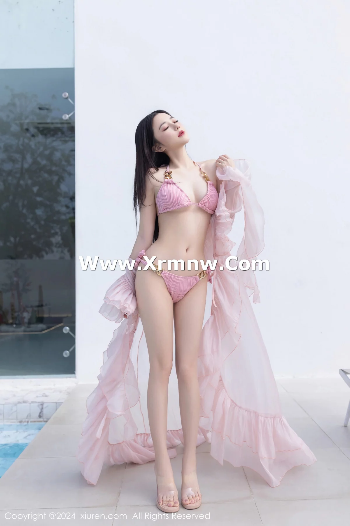 [[XiuRen秀人网]秀人网]No.7920_模特鱼子酱Fish泳池边性感粉色比基尼服饰秀曼妙身姿诱惑写真81P