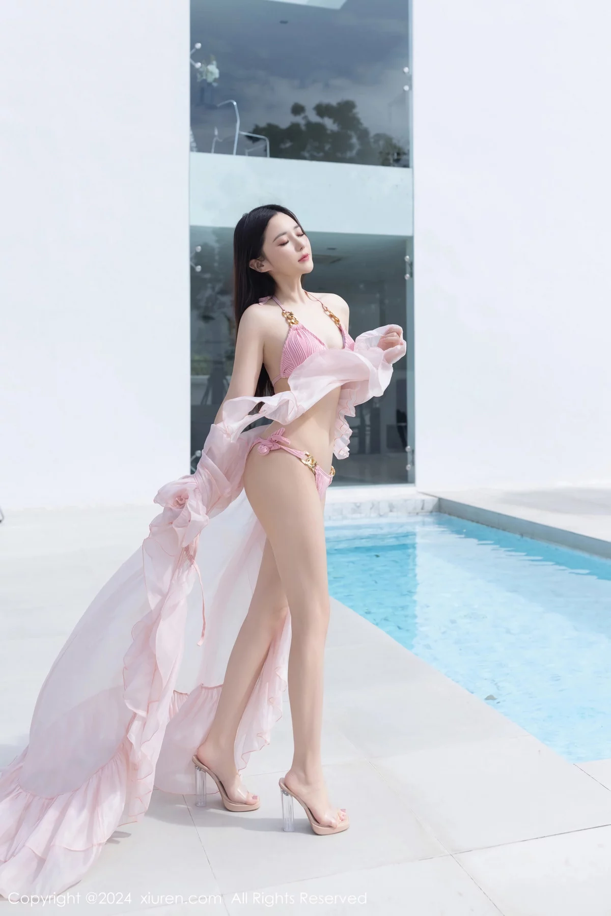 [[XiuRen秀人网]秀人网]No.7920_模特鱼子酱Fish泳池边性感粉色比基尼服饰秀曼妙身姿诱惑写真81P