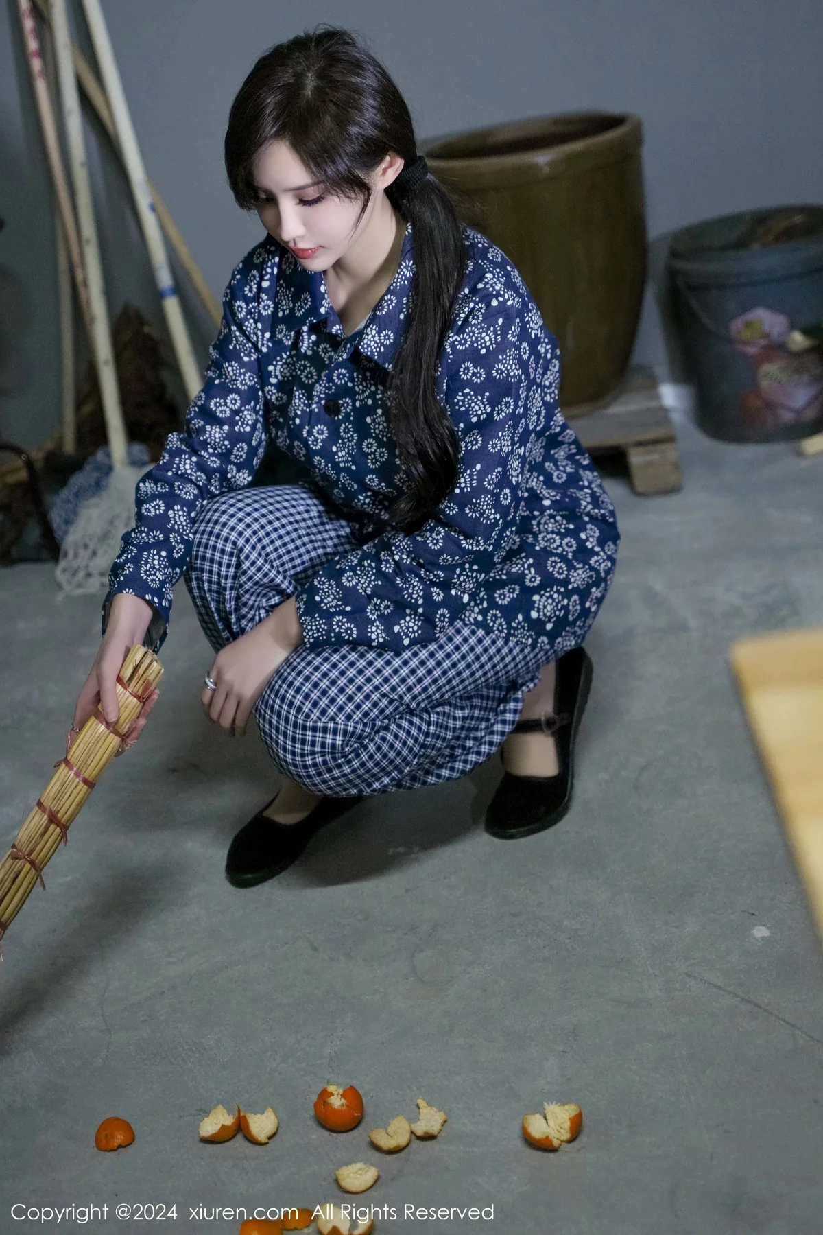 [[XiuRen秀人网]秀人网]No.7915_女神Carol周妍希宿舍拍摄私房床上超薄肉丝秀翘臀美腿诱惑写真86P