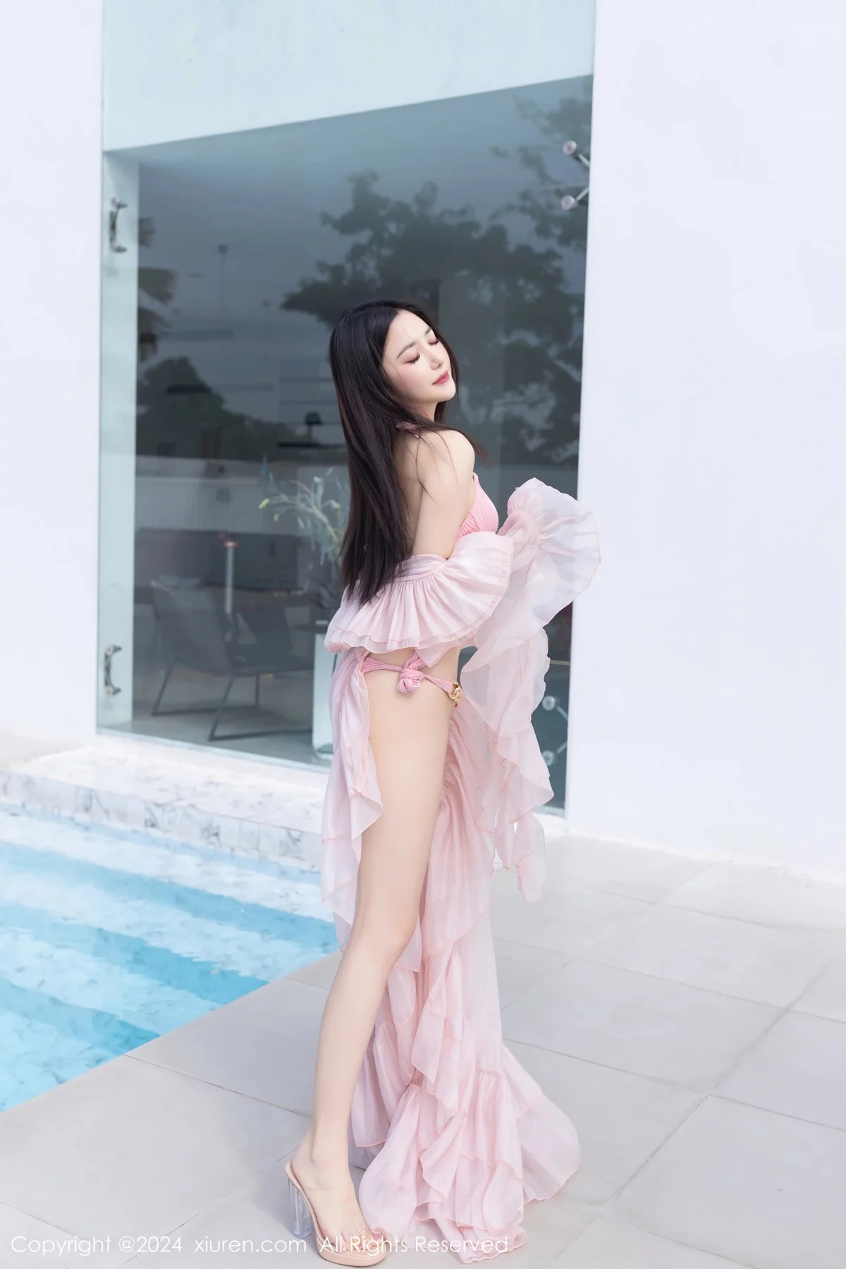 [[XiuRen秀人网]秀人网]No.7920_模特鱼子酱Fish泳池边性感粉色比基尼服饰秀曼妙身姿诱惑写真81P