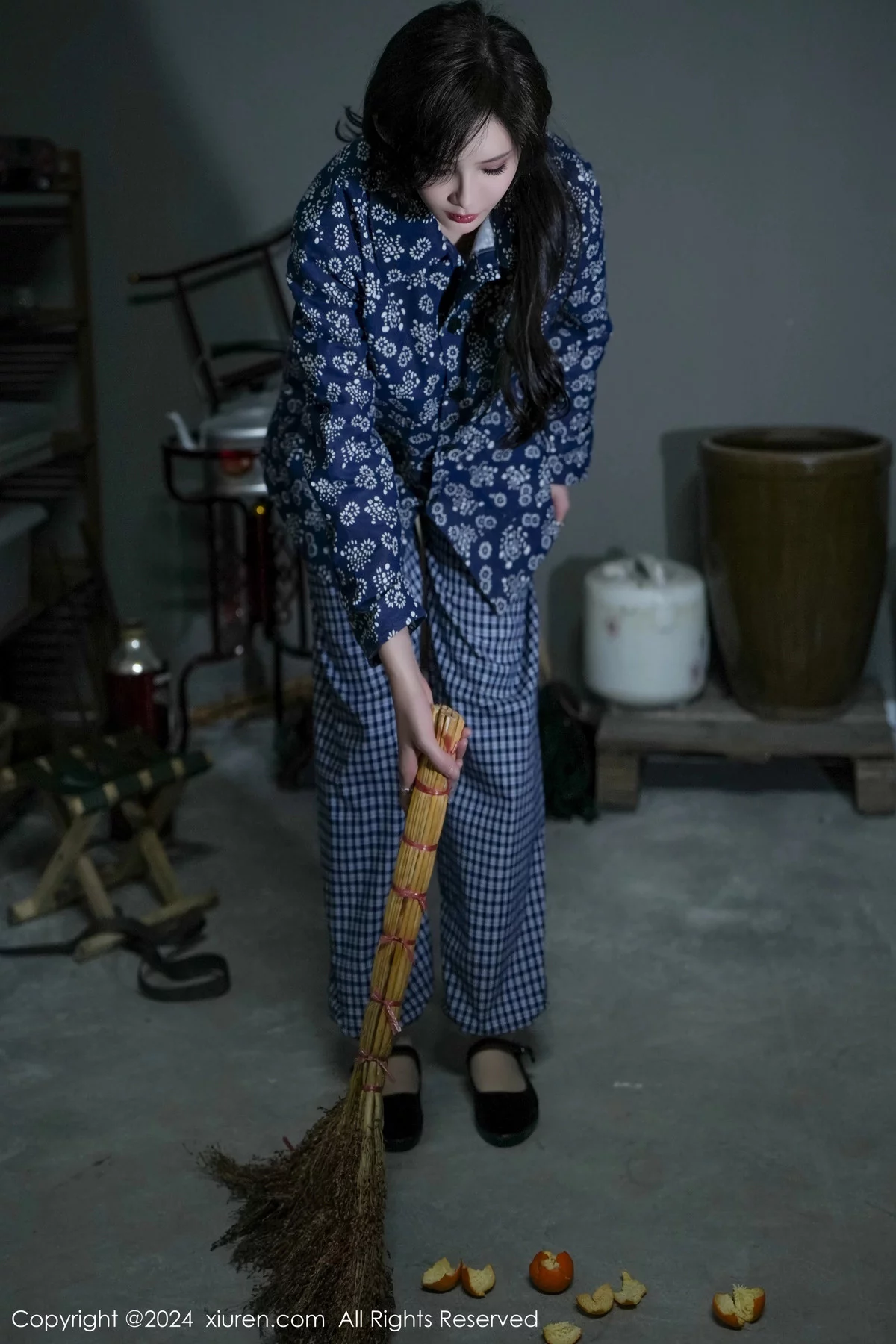 [[XiuRen秀人网]秀人网]No.7915_女神Carol周妍希宿舍拍摄私房床上超薄肉丝秀翘臀美腿诱惑写真86P