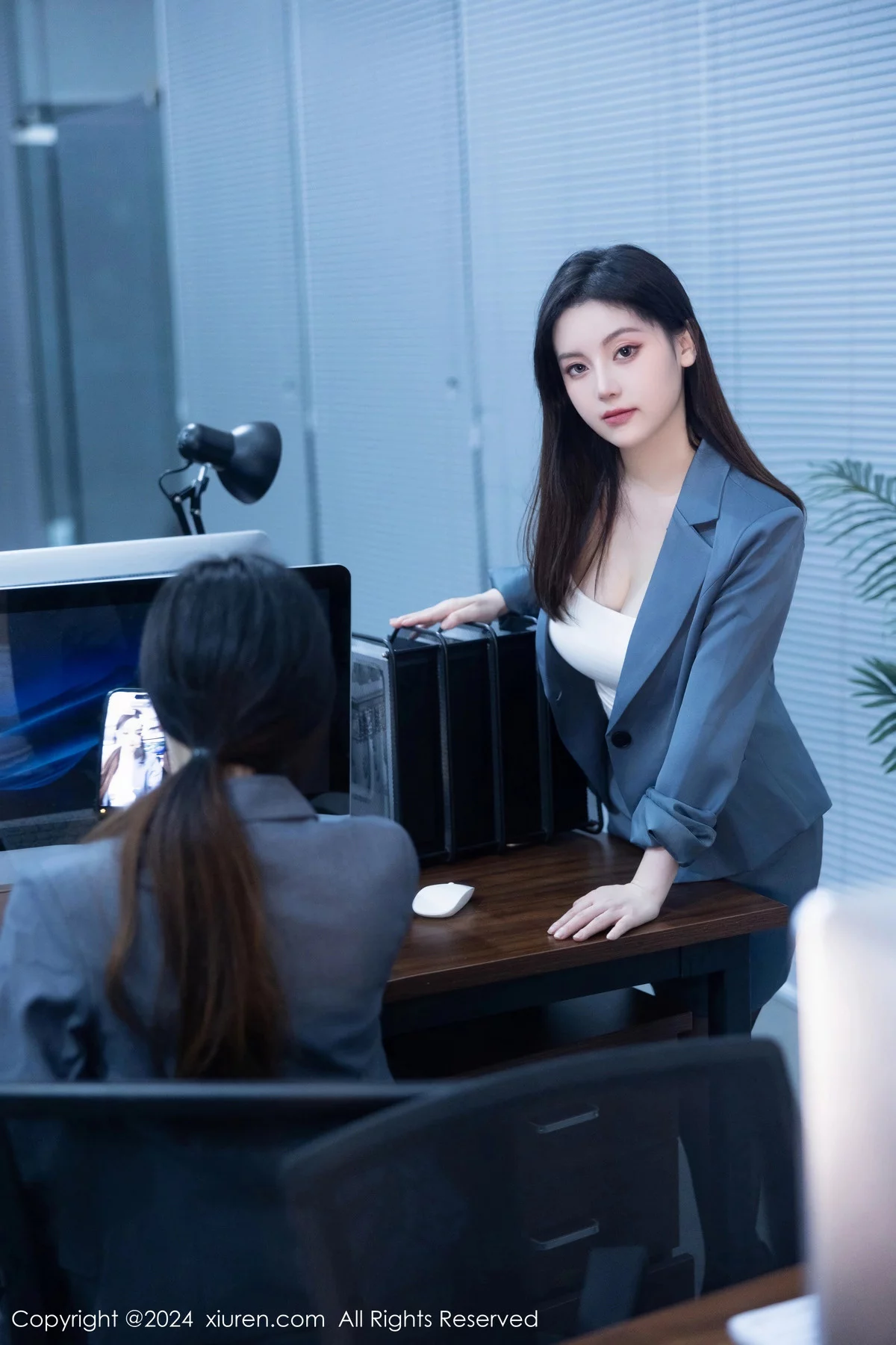 [[XiuRen秀人网]秀人网]No.7923_模特合集公司场景豆瓣酱性感OL装扮配超薄黑丝完美诱惑写真104P