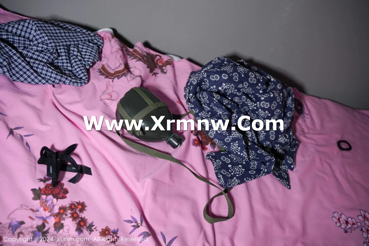 [[XiuRen秀人网]秀人网]No.7915_女神Carol周妍希宿舍拍摄私房床上超薄肉丝秀翘臀美腿诱惑写真86P