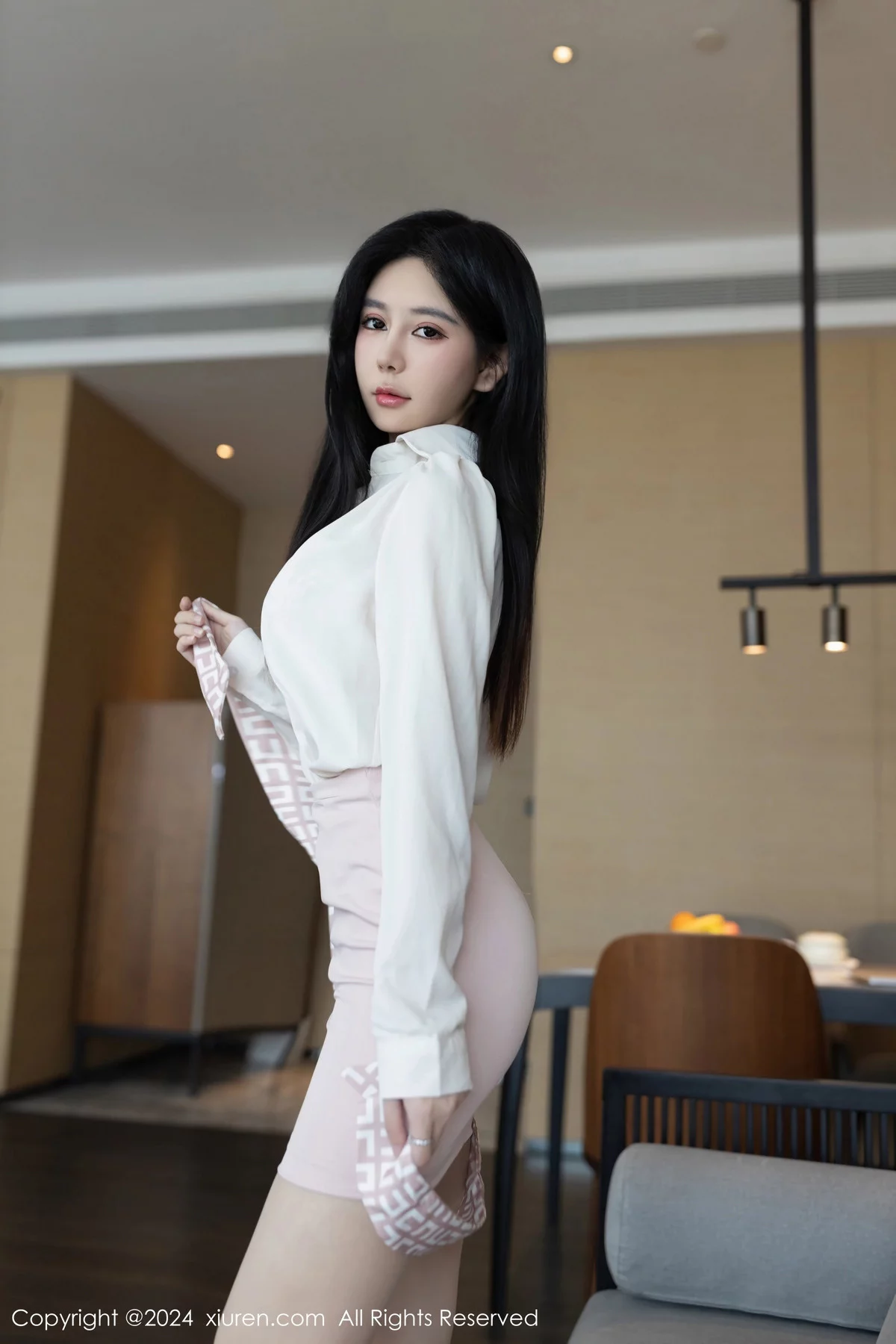 [[XiuRen秀人网]秀人网]No.7922_模特幼幼浅粉色上衣配白短裙露白色蕾丝内衣秀完美身材诱惑写真80P