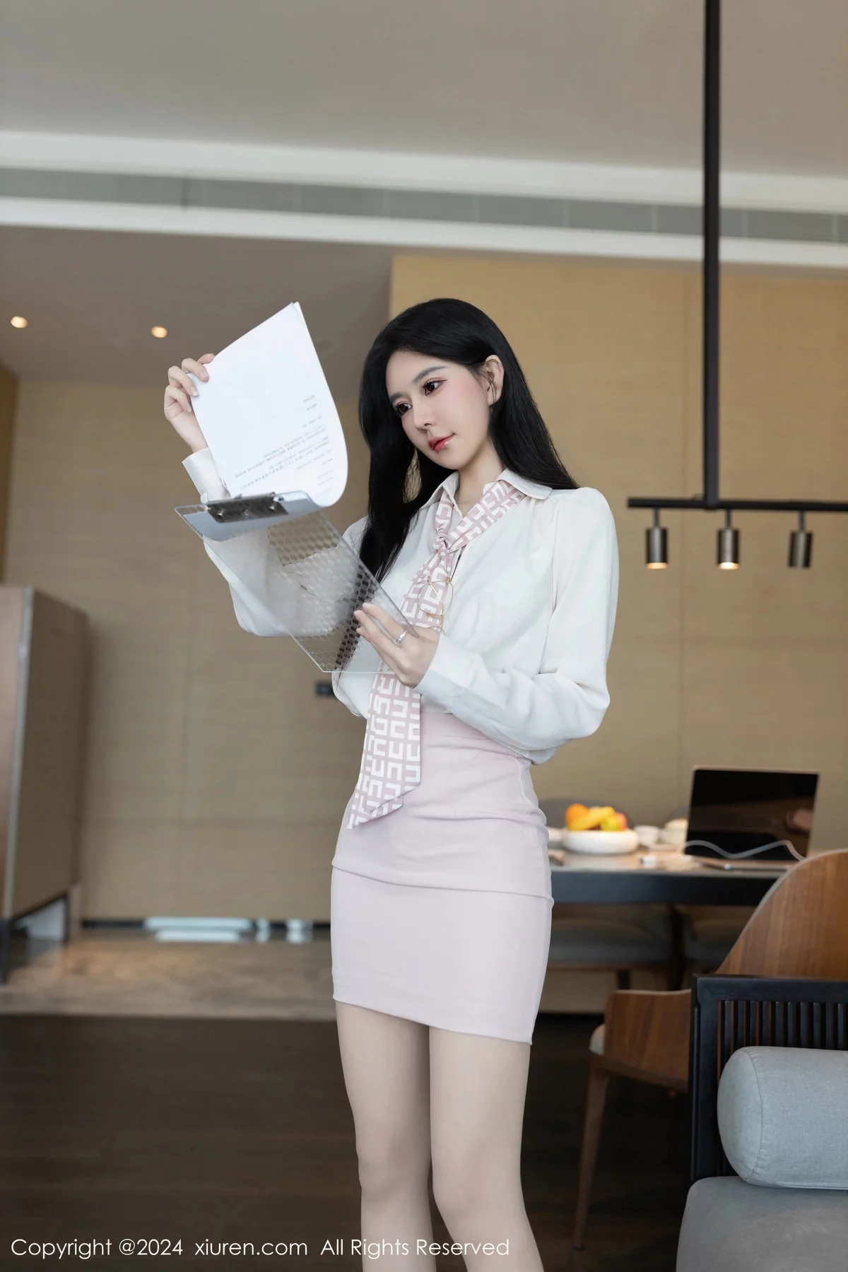 [[XiuRen秀人网]秀人网]No.7922_模特幼幼浅粉色上衣配白短裙露白色蕾丝内衣秀完美身材诱惑写真80P