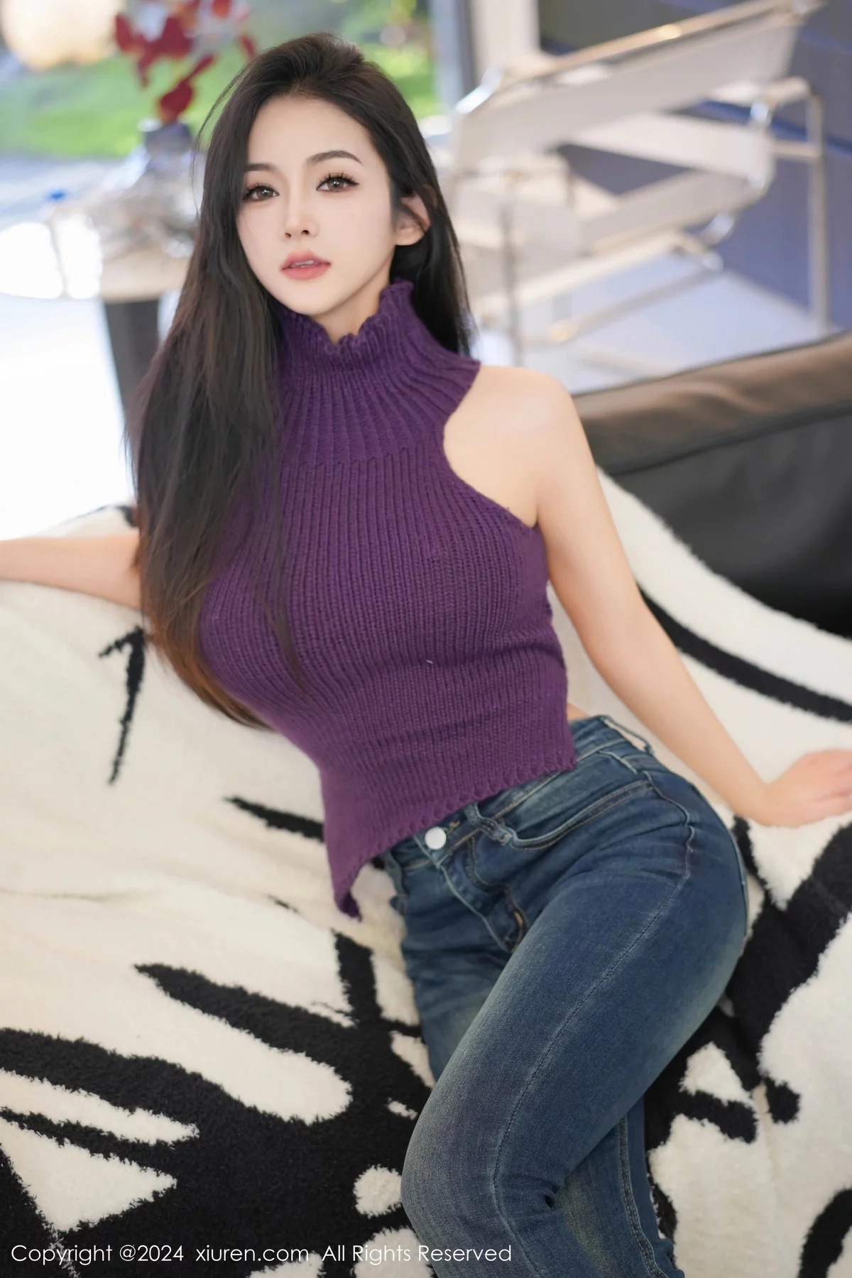 [[XiuRen秀人网]秀人网]No.7918_模特谭小灵性感紫色上衣配牛仔裤露超薄肉丝秀丰腴身姿诱惑写真75P