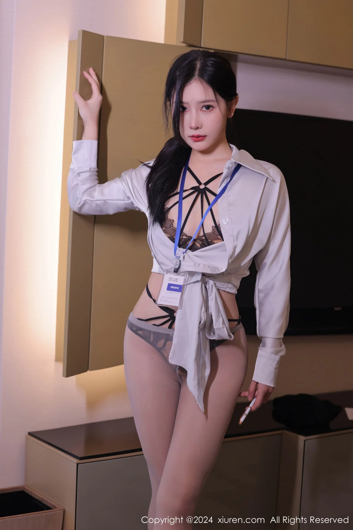 [[XiuRen秀人网]秀人网]No.7926_模特尹甜甜浅色衬衫配黑短裙露性感内衣超薄灰丝秀翘臀诱惑写真72P