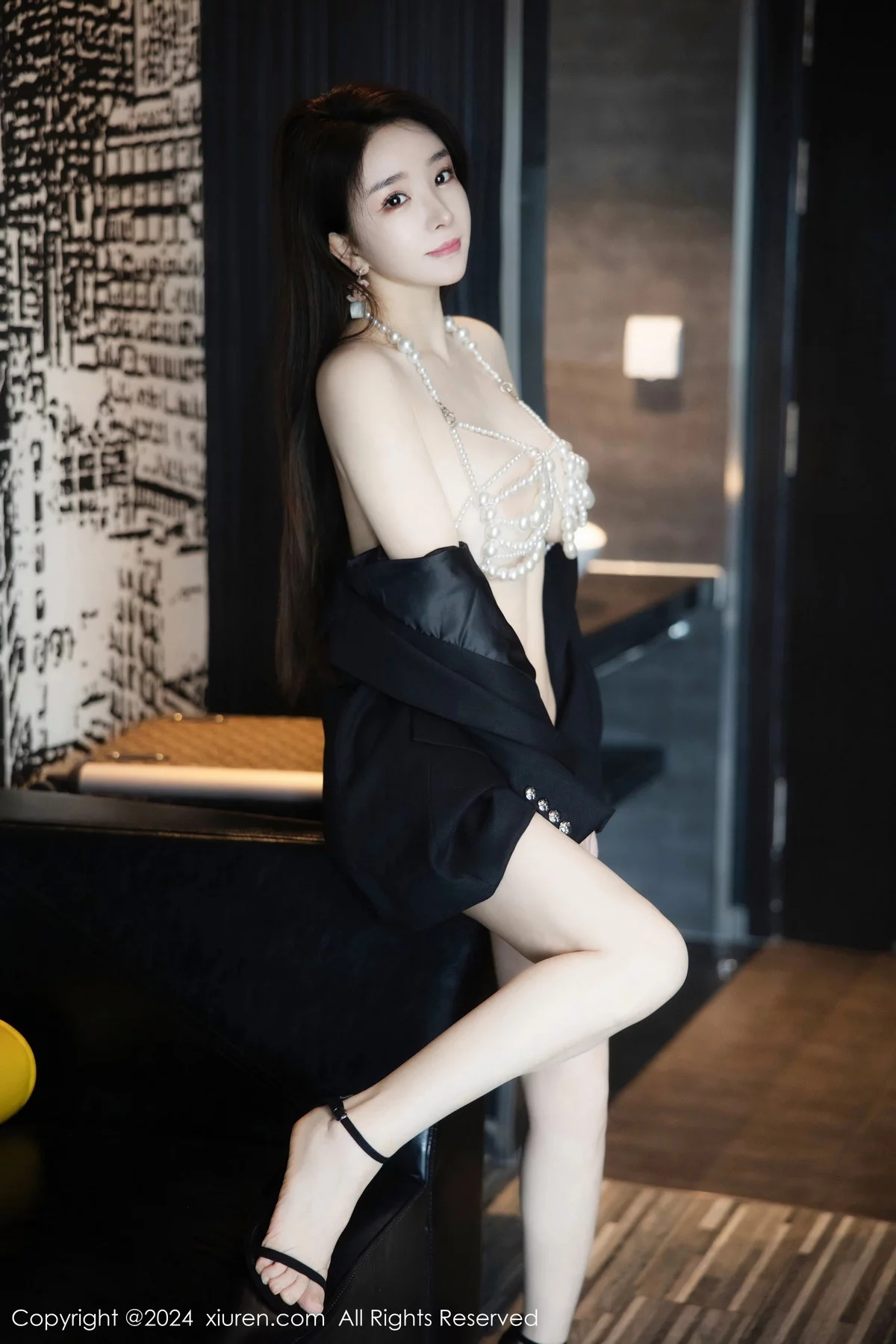 [[XiuRen秀人网]秀人网]No.7939_模特雨儿baby深色外衣露性感链式情趣内衣秀丰腴身材诱惑写真66P