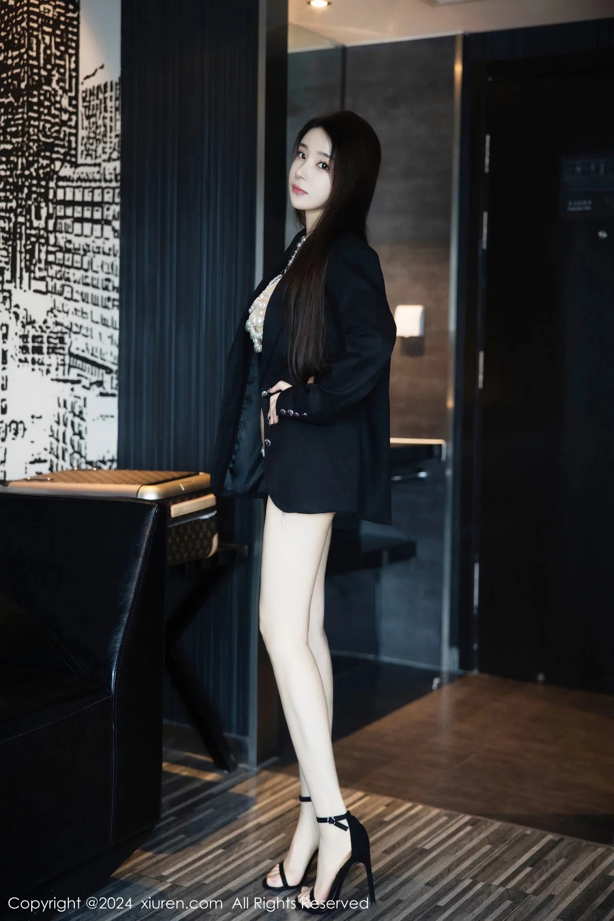 [[XiuRen秀人网]秀人网]No.7939_模特雨儿baby深色外衣露性感链式情趣内衣秀丰腴身材诱惑写真66P