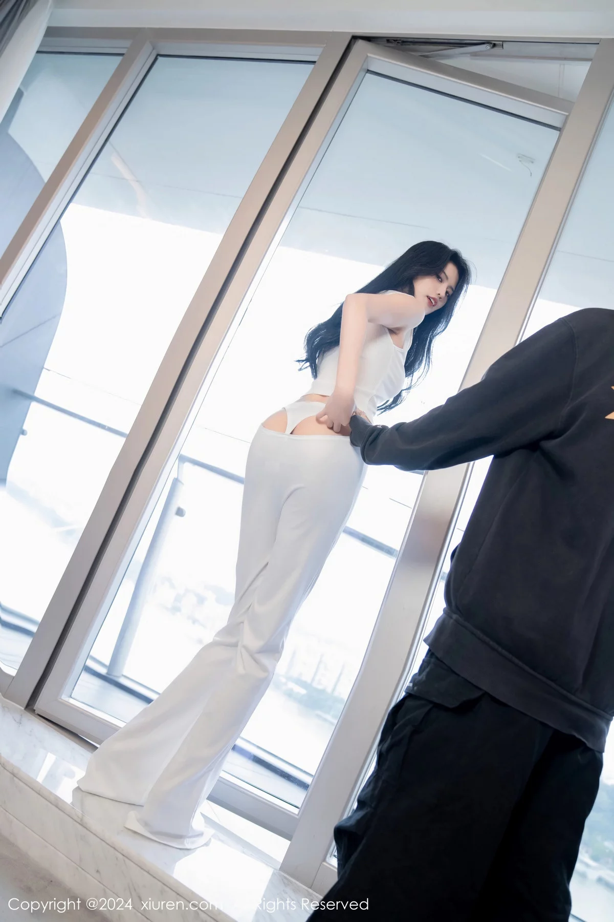 [[XiuRen秀人网]秀人网]No.7937_模特浅浅Danny性感简约白色套装露白色内衣秀曼妙身姿诱惑写真82P