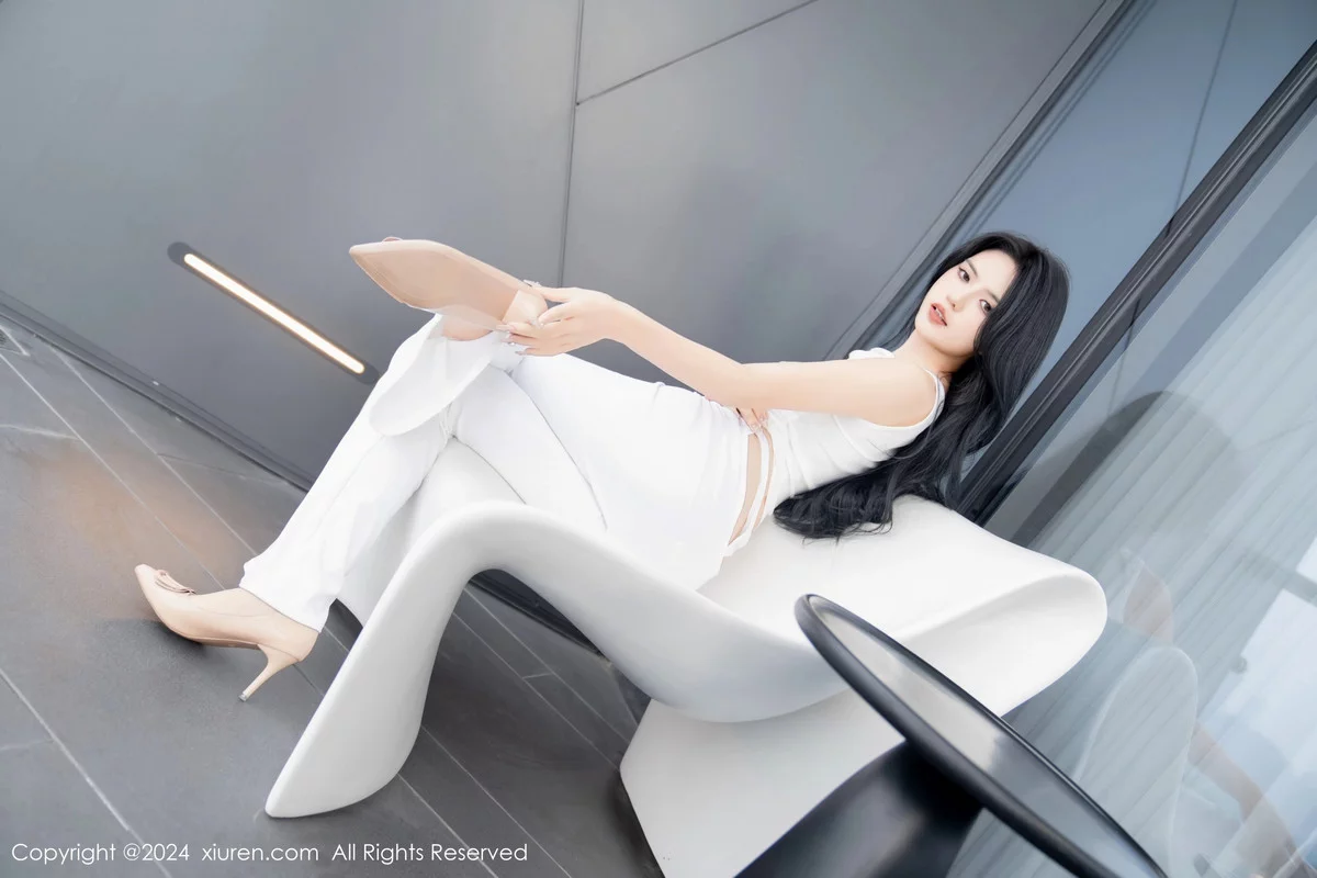[[XiuRen秀人网]秀人网]No.7937_模特浅浅Danny性感简约白色套装露白色内衣秀曼妙身姿诱惑写真82P