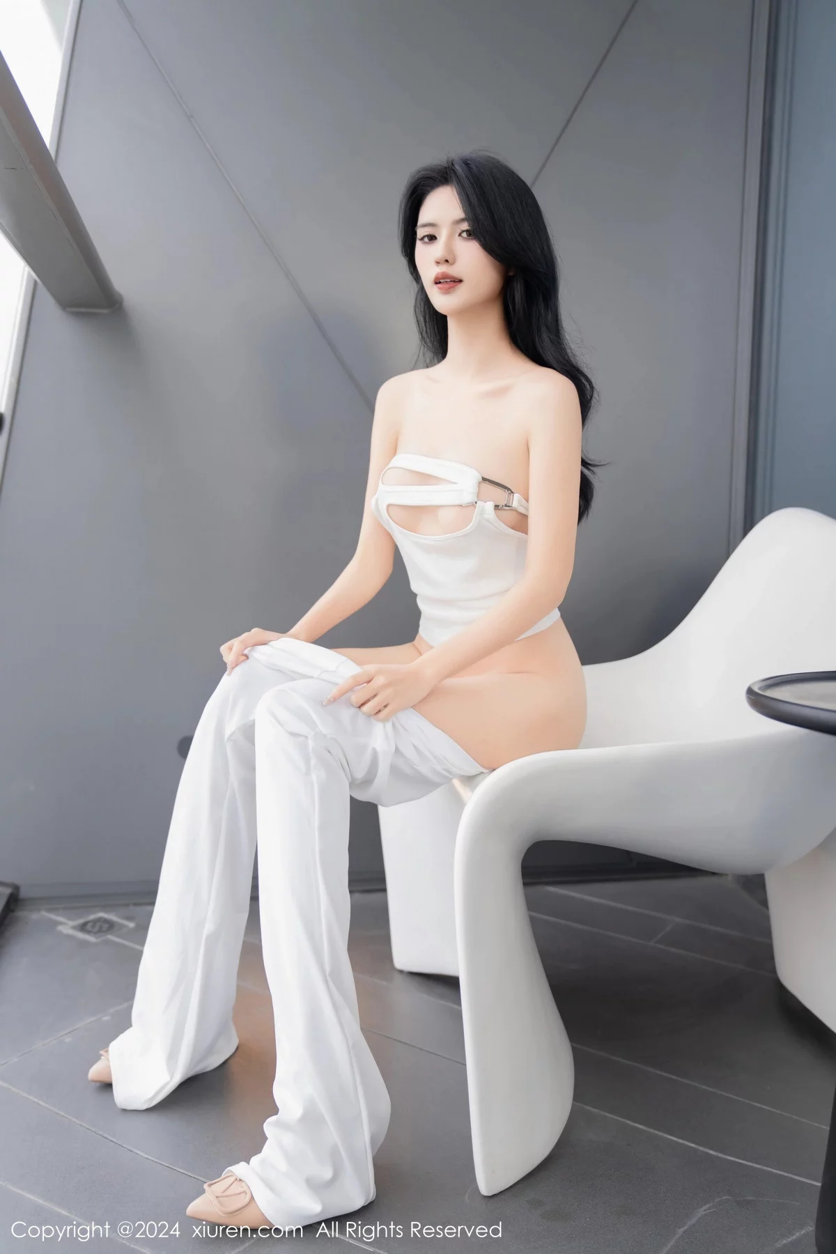 [[XiuRen秀人网]秀人网]No.7937_模特浅浅Danny性感简约白色套装露白色内衣秀曼妙身姿诱惑写真82P