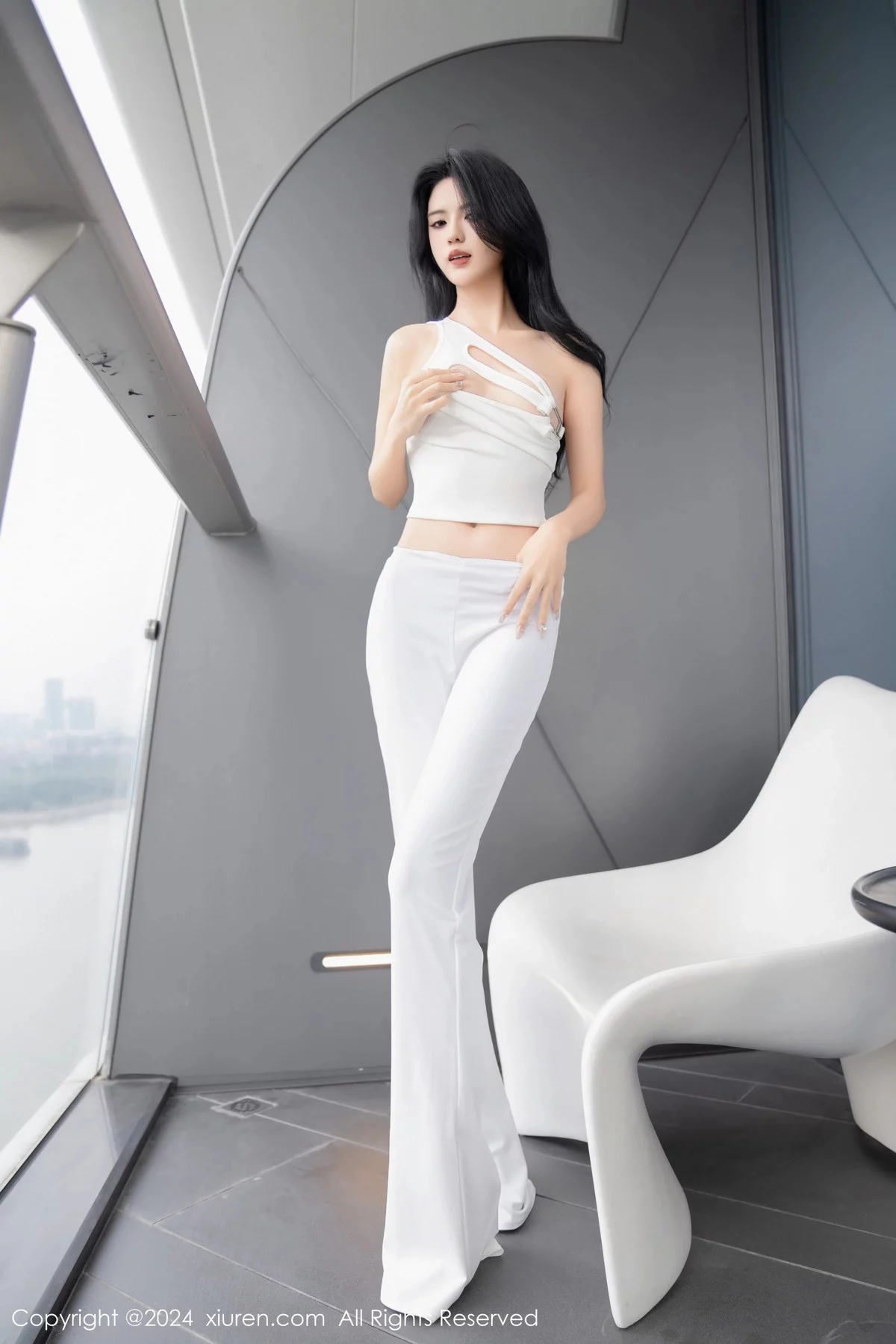[[XiuRen秀人网]秀人网]No.7937_模特浅浅Danny性感简约白色套装露白色内衣秀曼妙身姿诱惑写真82P